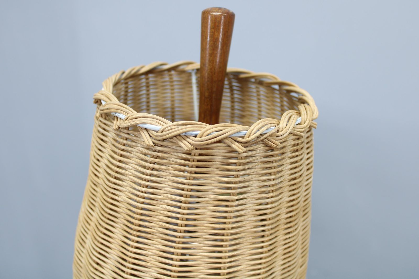 1960s Parker Knoll Wooden Table Lamp With Wicker Shade, Britain photo vintage