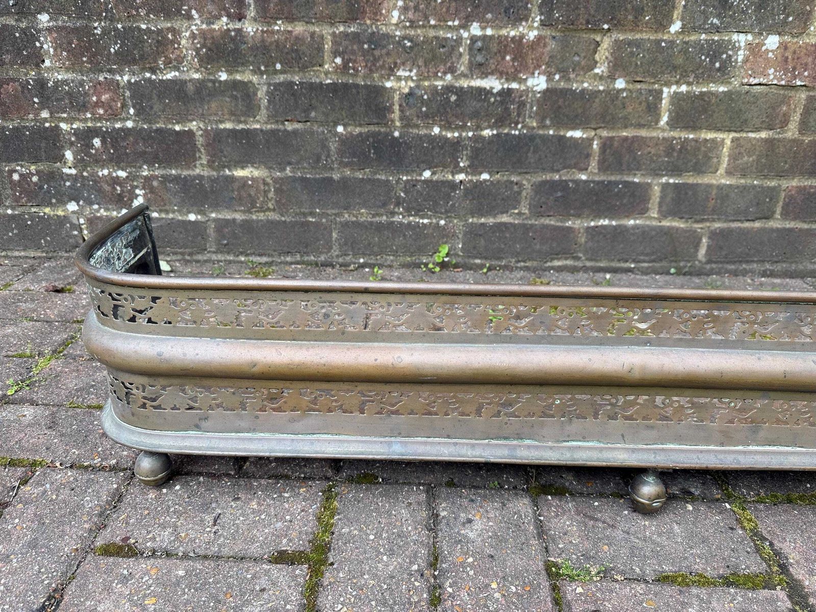 Victorian Pierced Brass Metal Quality Fireplace Fender, Fire Hearth Guard   Attractive Detail, Vgc photo furniture