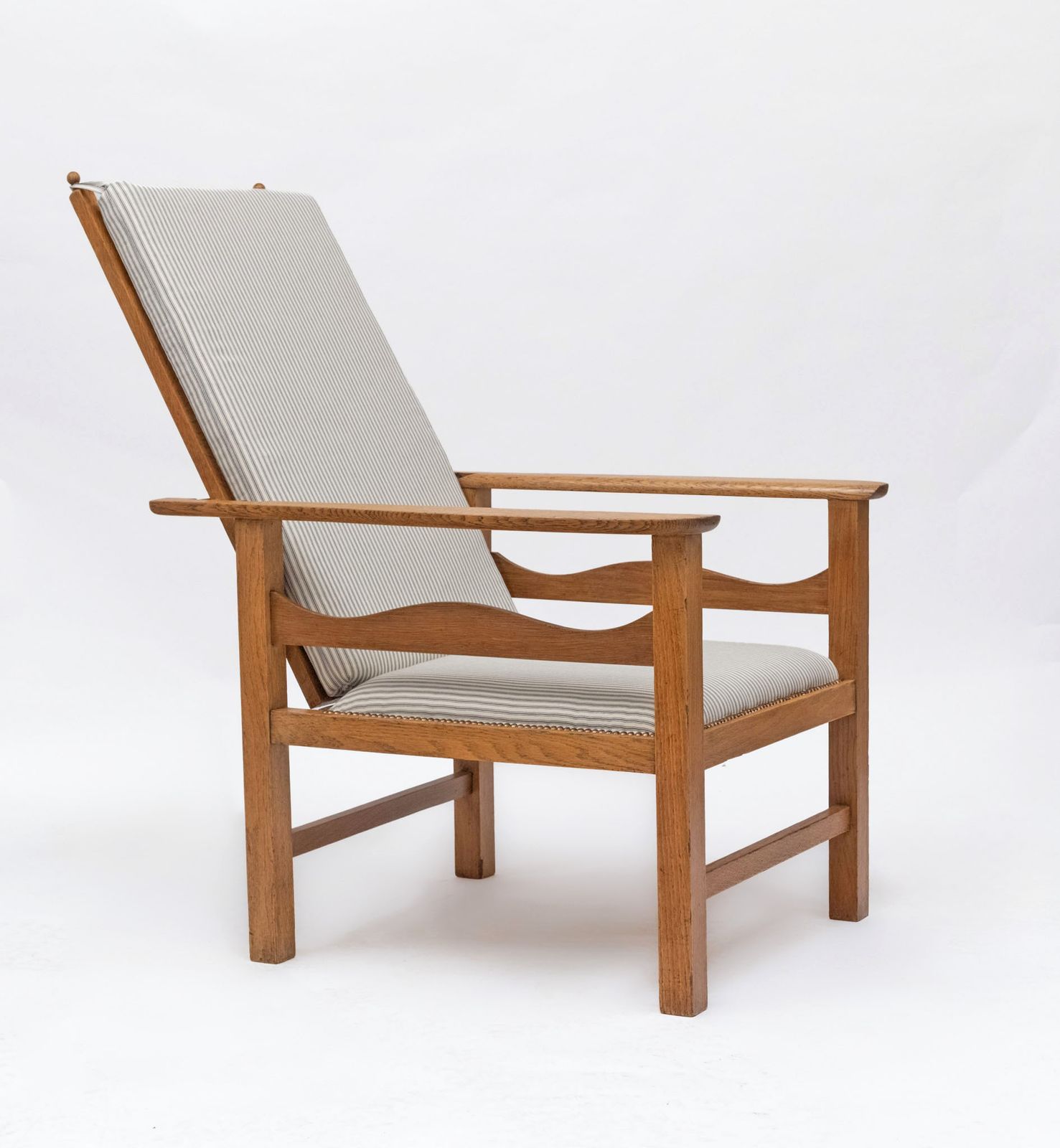 photo furniture Ambrose Heal Oak Arts & Crafts Reclining Chair For Heals Of London