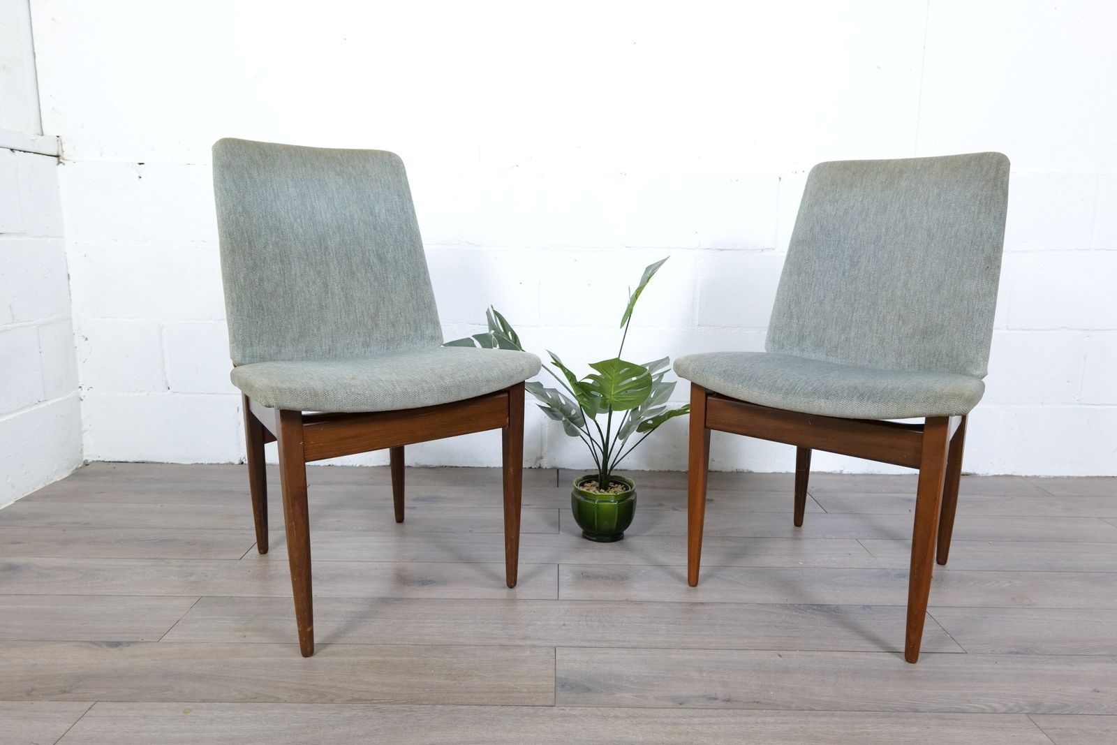Pair Of Elliott's Of Newbury Eon Teak Dining Chairs photo furniture