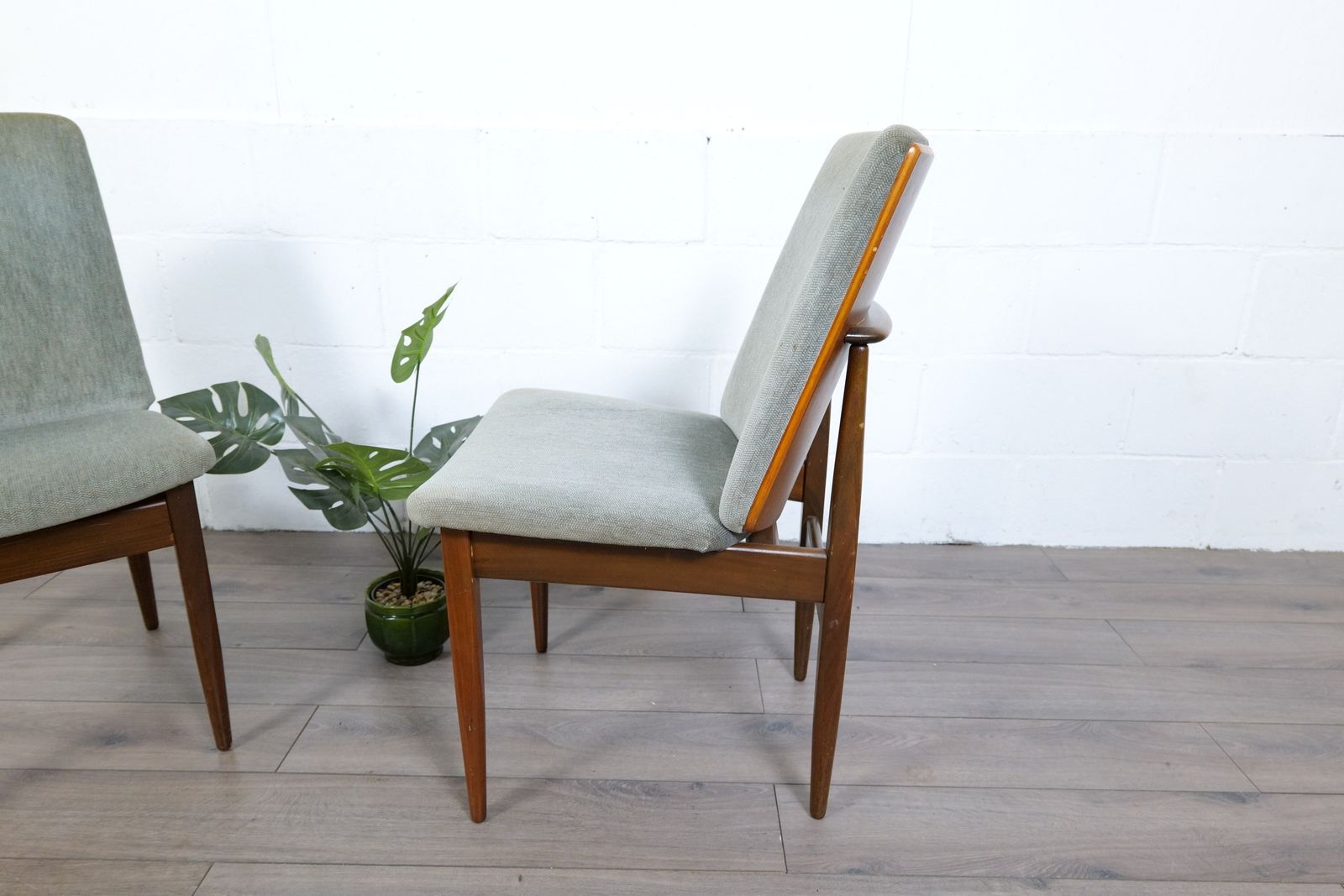 Pair Of Elliott's Of Newbury Eon Teak Dining Chairs photo Furniture