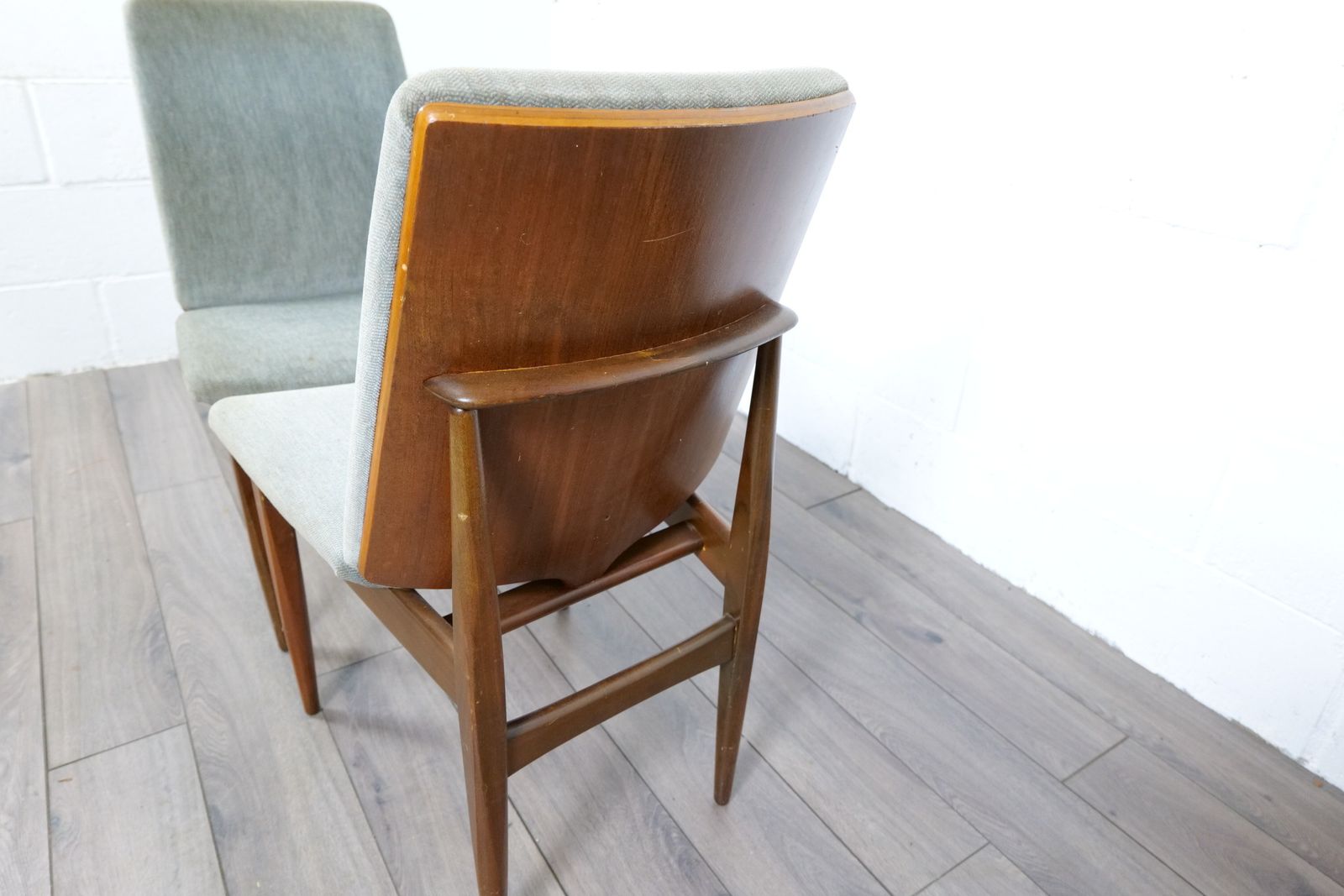 photo vinterior Pair Of Elliott's Of Newbury Eon Teak Dining Chairs