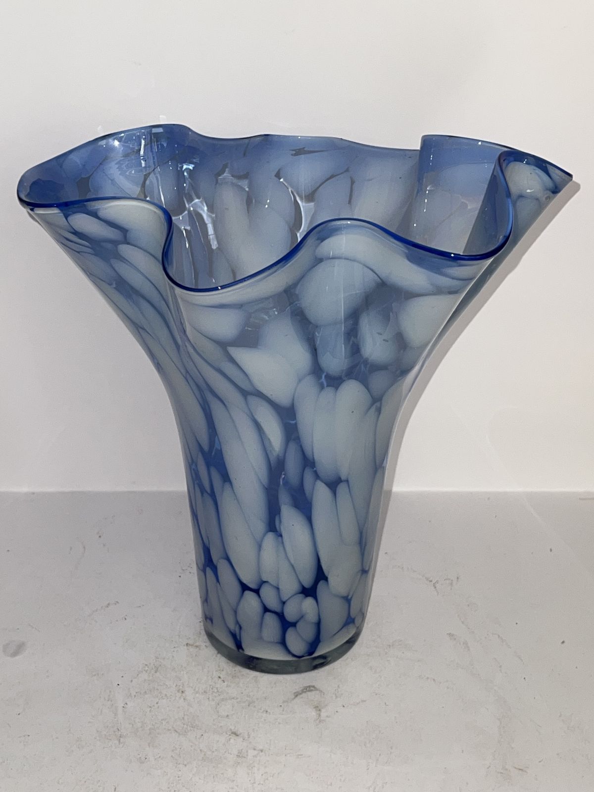 Hand Blown Blue & White Art Glass Vase – Attributed To Józefina Glass Works/ Krosno Style Late 20th Century photo vinterior