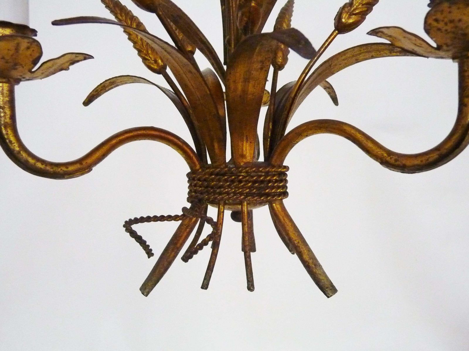 Vintage Kroonluchter In Verouderd Goudkleurig Metaal, Kroonluchter Met Arenddecor, Antieke Verlichting, 3 Lichts Kroonluchter, Masca photo vintage