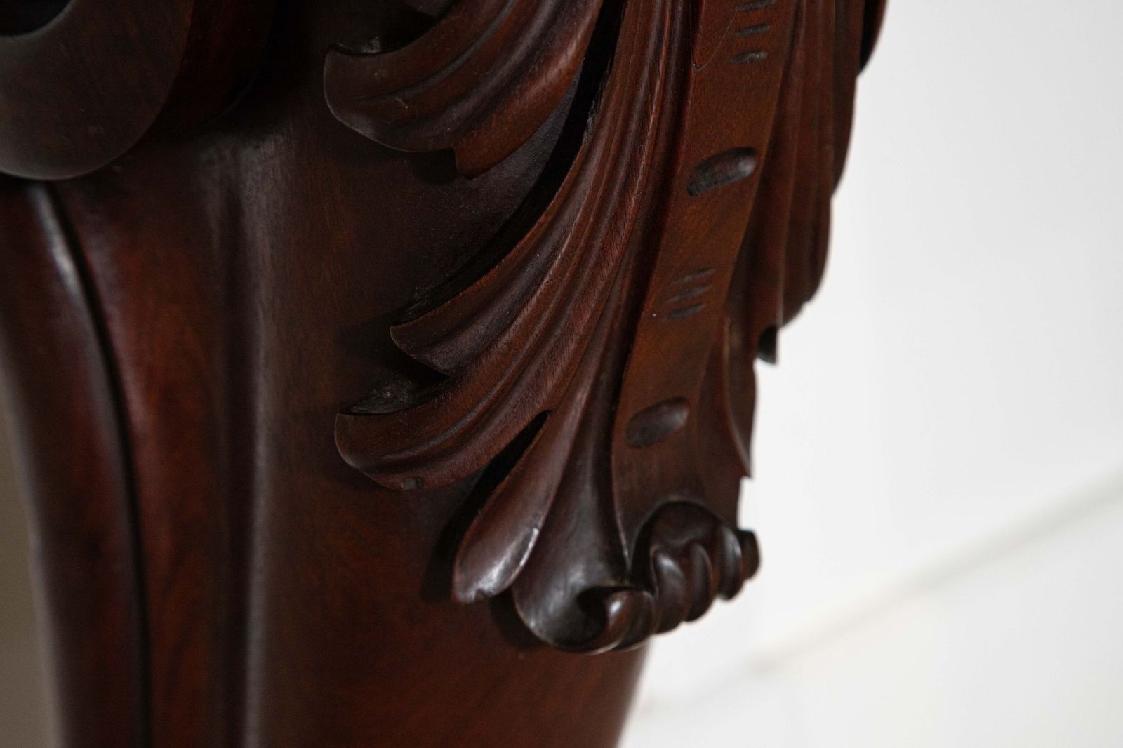 photo vintage Pair English 19thc Mahogany Lion Paw Console Tables