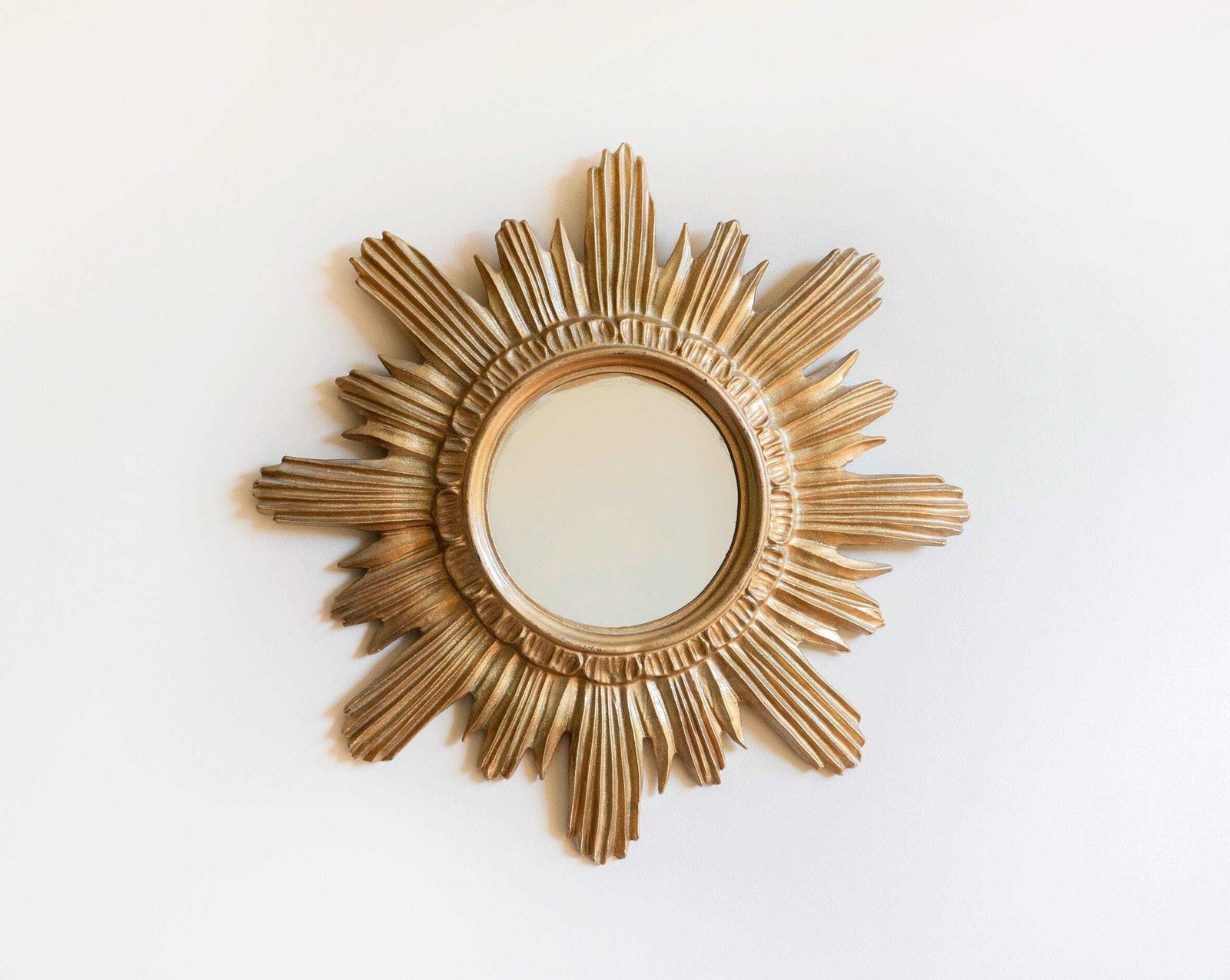 Ronde Zonnespiegel, Vintage Mid Century Spiegel, Jaren 1960 Ontwerp, Italiaanse Zonnespiegel, Gouden Wanddecoratie, Made In Italy photo furniture