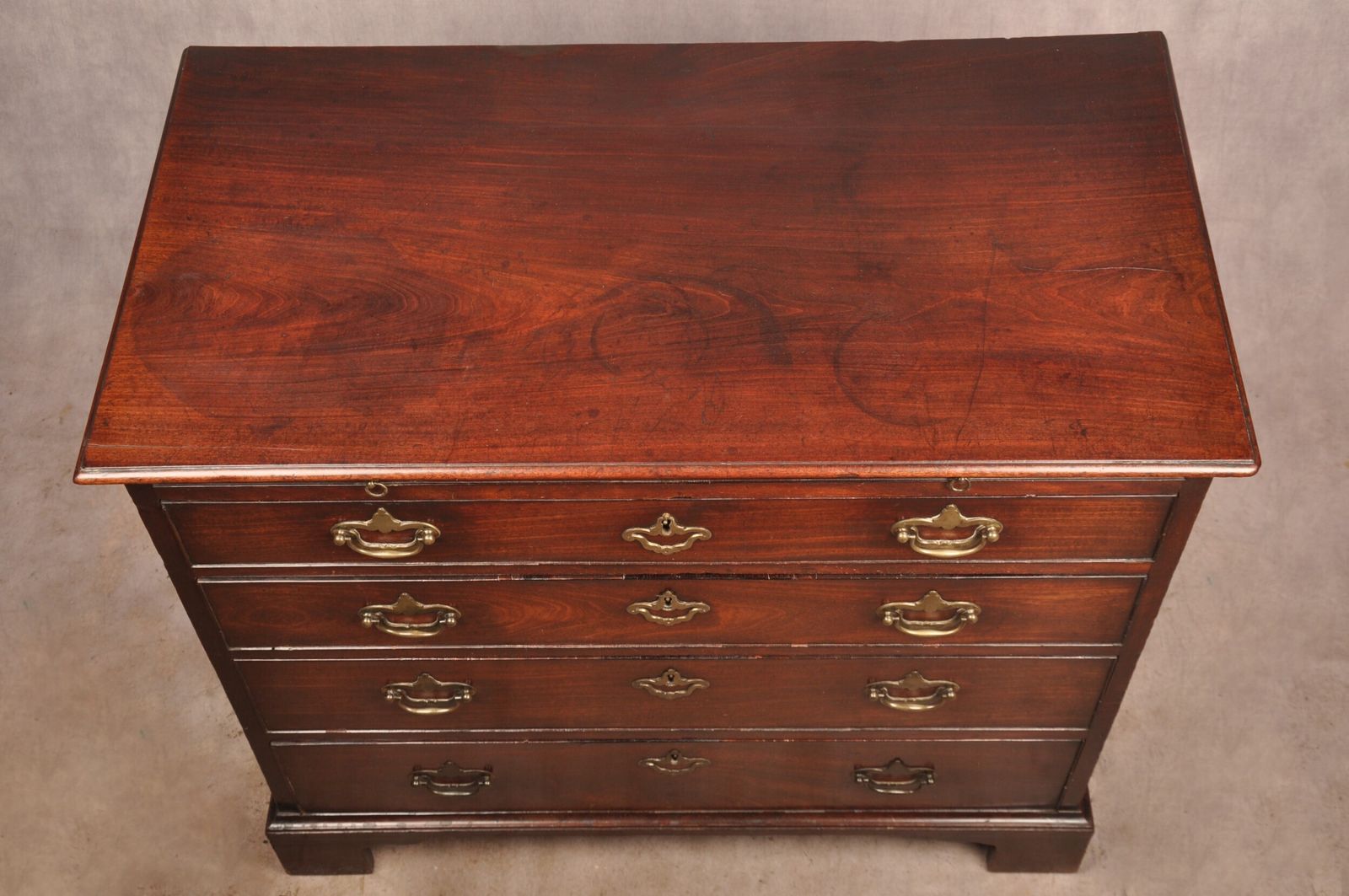 Furniture Very Fine Early 18th Century Mahogany Chest Of Drawers photo