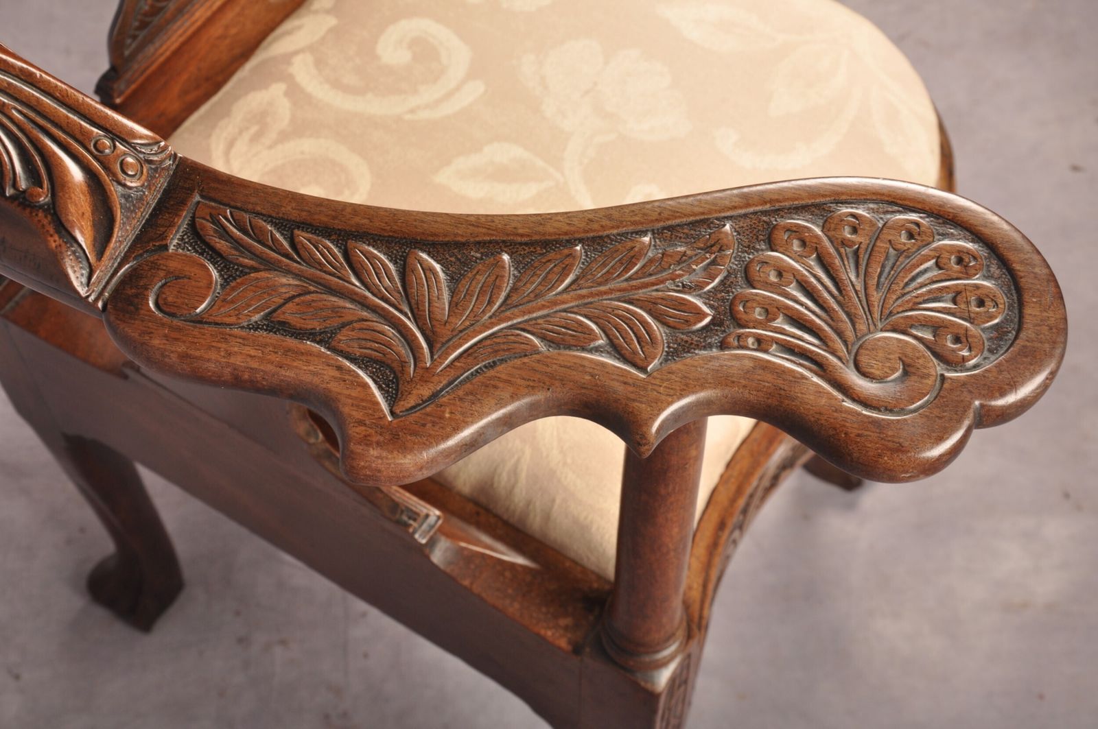 photo furniture A Rare Dated 18th Century Irish Mahogany Desk Chair
