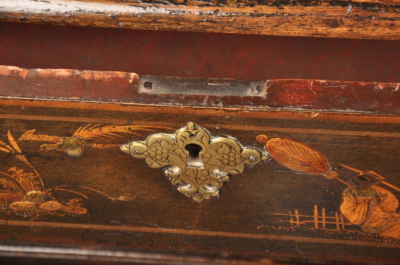 12800.0 Rare Early 18th Century Chinoiserie Japanned Chest On Stand photo
