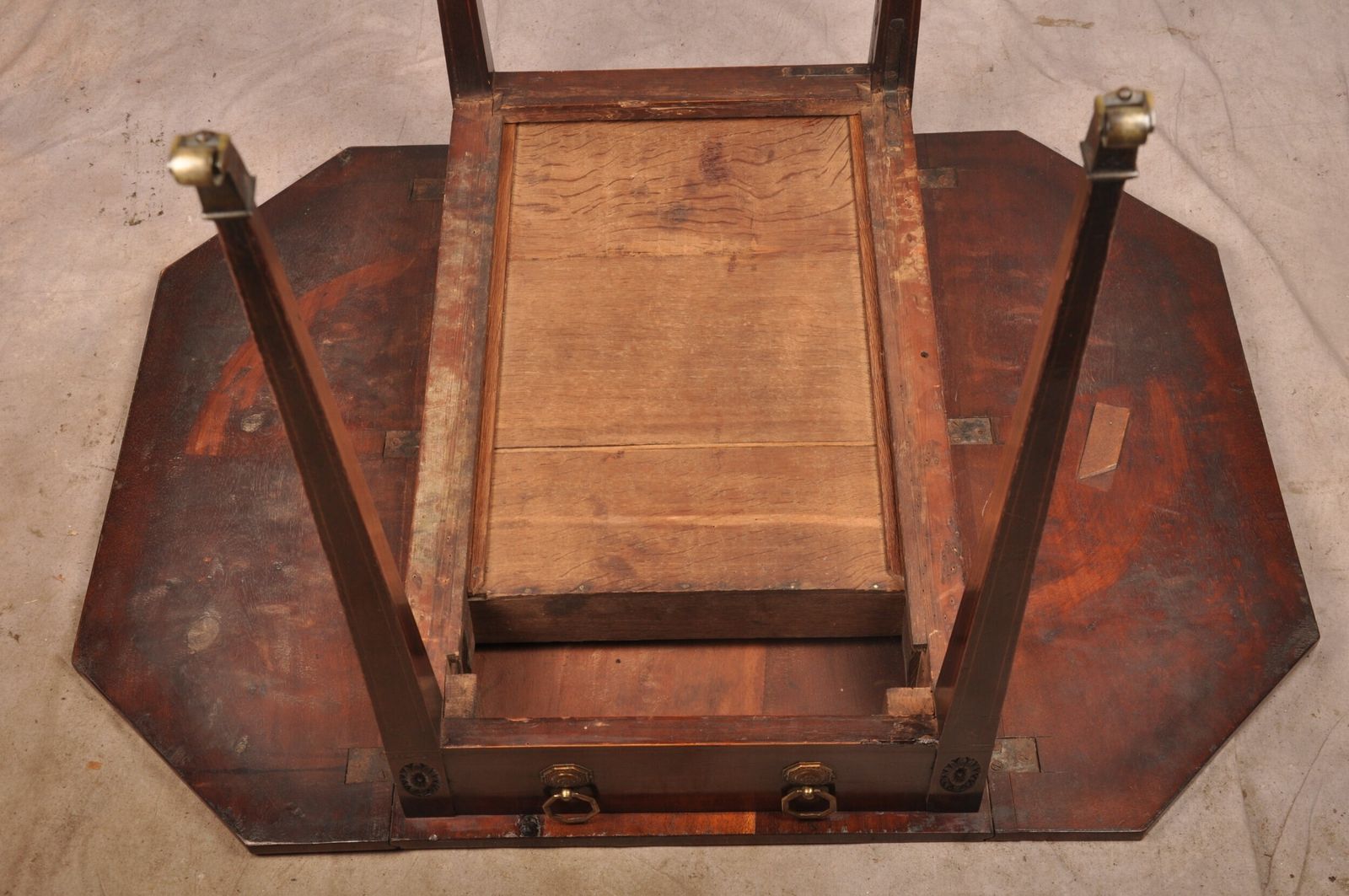 photo for sale An Exceptional Late 18th Century Mahogany Pembroke Table