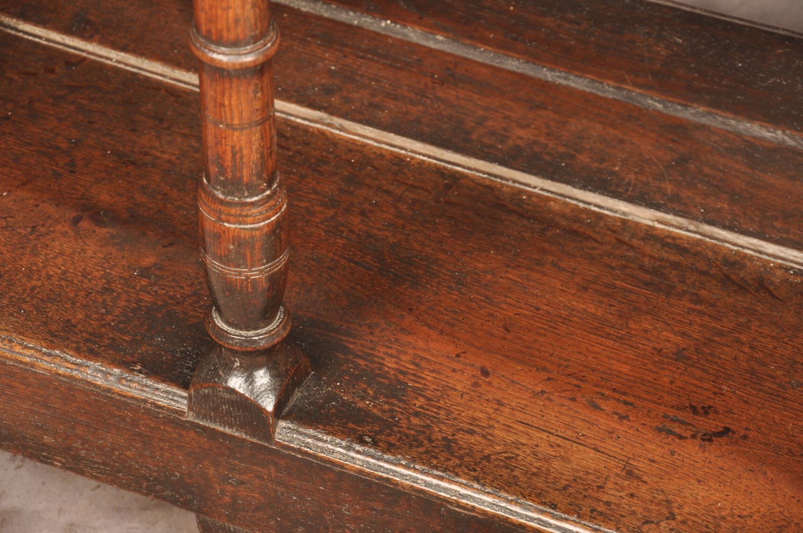 photo vintage 18th Century Oak Pot Board Dresser