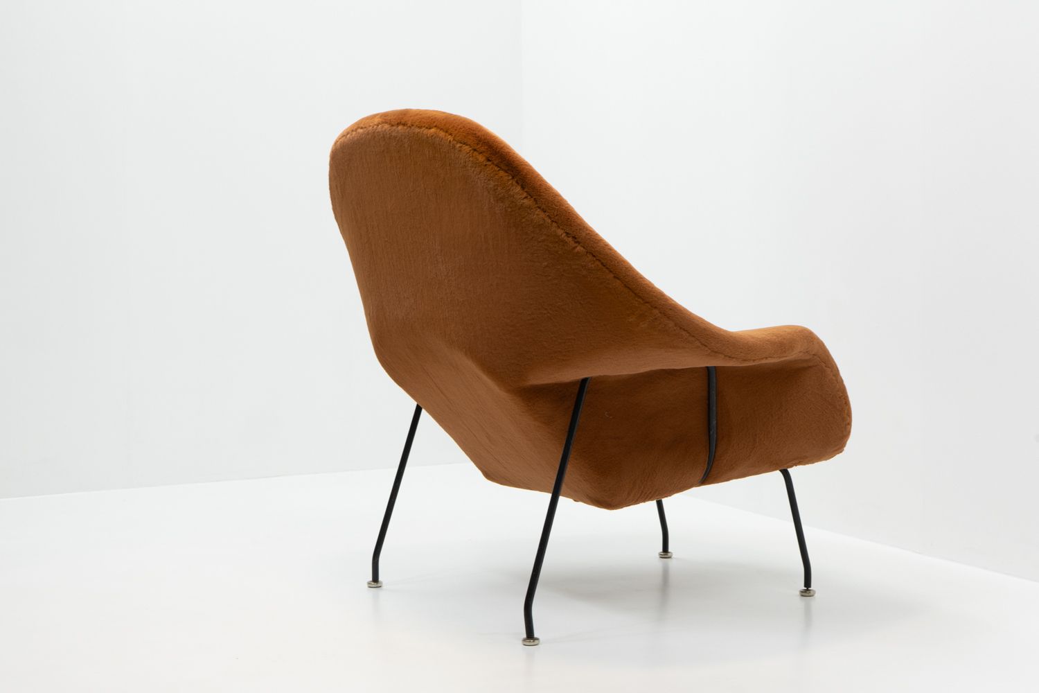 Design Classic: Womb Chair, Saarinen For Knoll, 1960s photo furniture