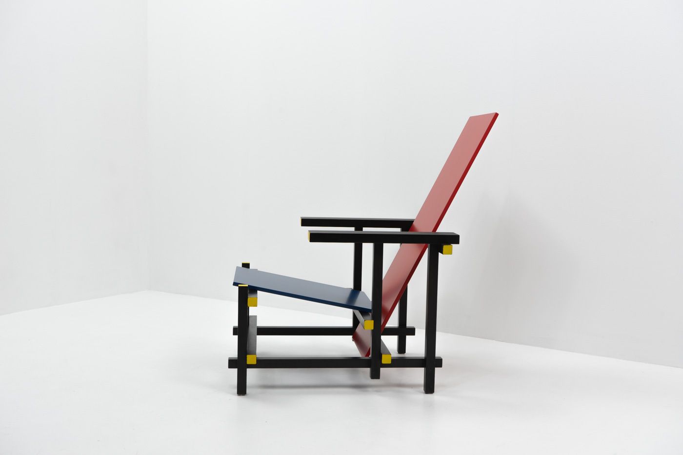 Rietveld Red & Blue Chair By Cassina, 1970s photo vinterior