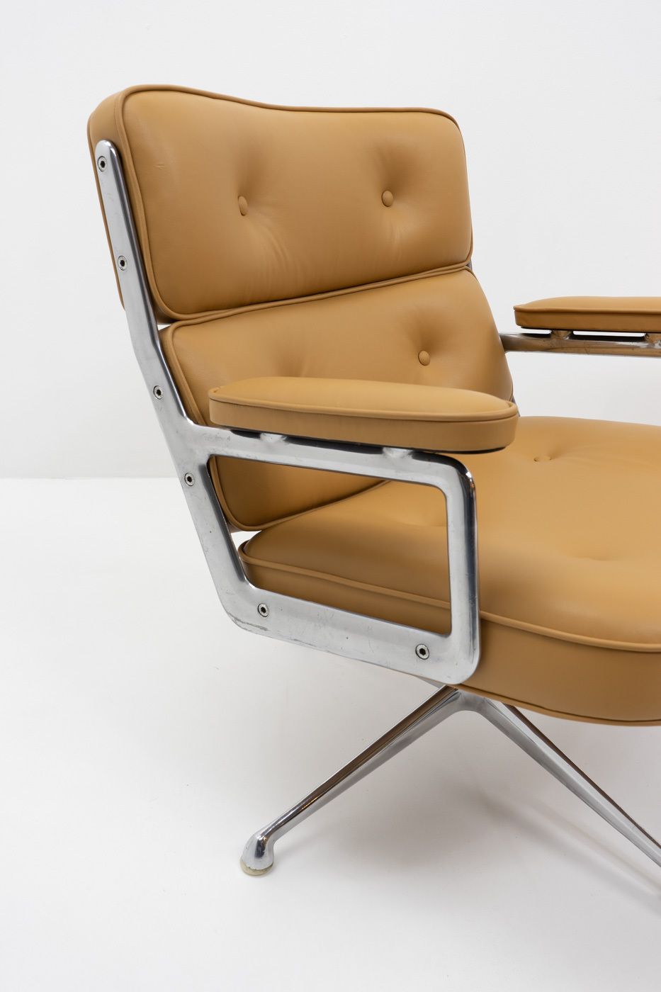 photo for sale Eames Es105 Lobby Chair – Herman Miller For Vitra, Set Of 2