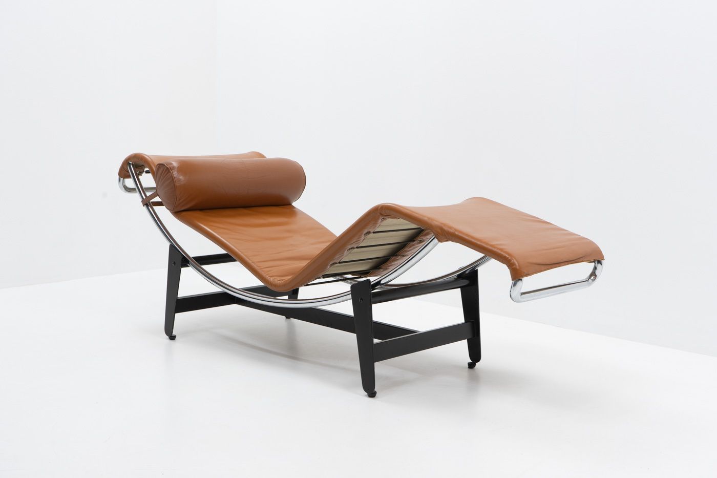Charlotte Perriand, Le Corbusier    Chaise Longue 2072 / B306 (Lc4) By Wohnbedarf, 1950s photo for sale