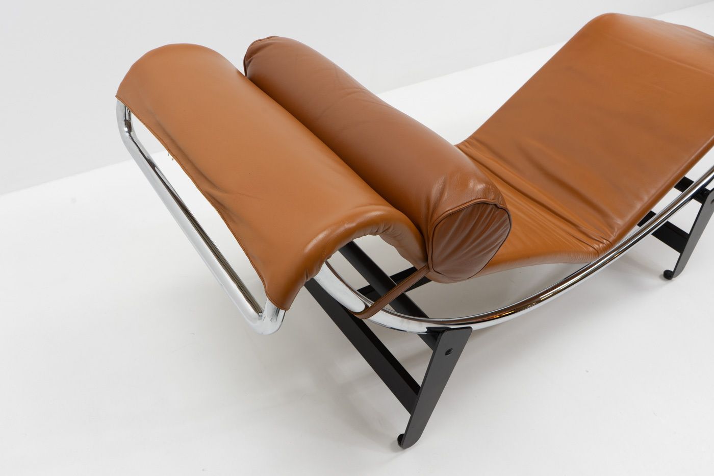 photo for sale Charlotte Perriand, Le Corbusier    Chaise Longue 2072 / B306 (Lc4) By Wohnbedarf, 1950s