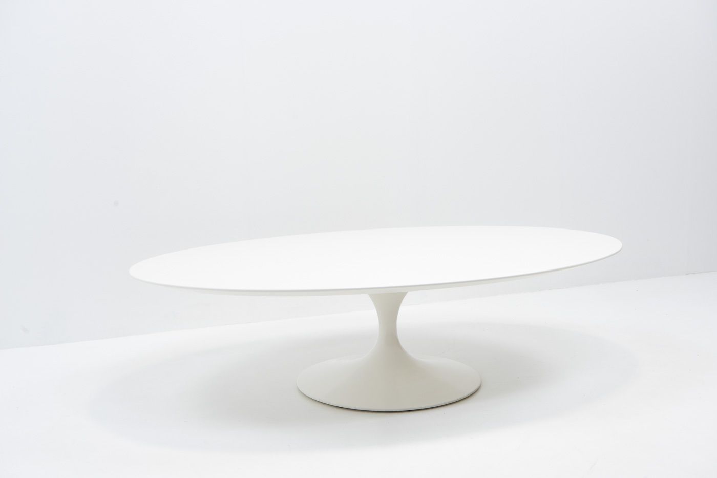Saarinen Oval Coffee Table For Knoll International, 1970s photo for sale