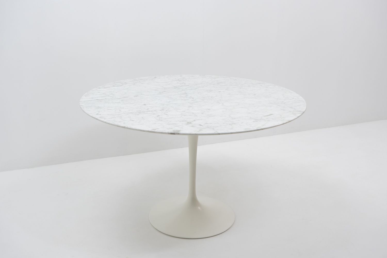 Saarinen Round Marble Dining Table For Knoll, 1970s photo vinterior