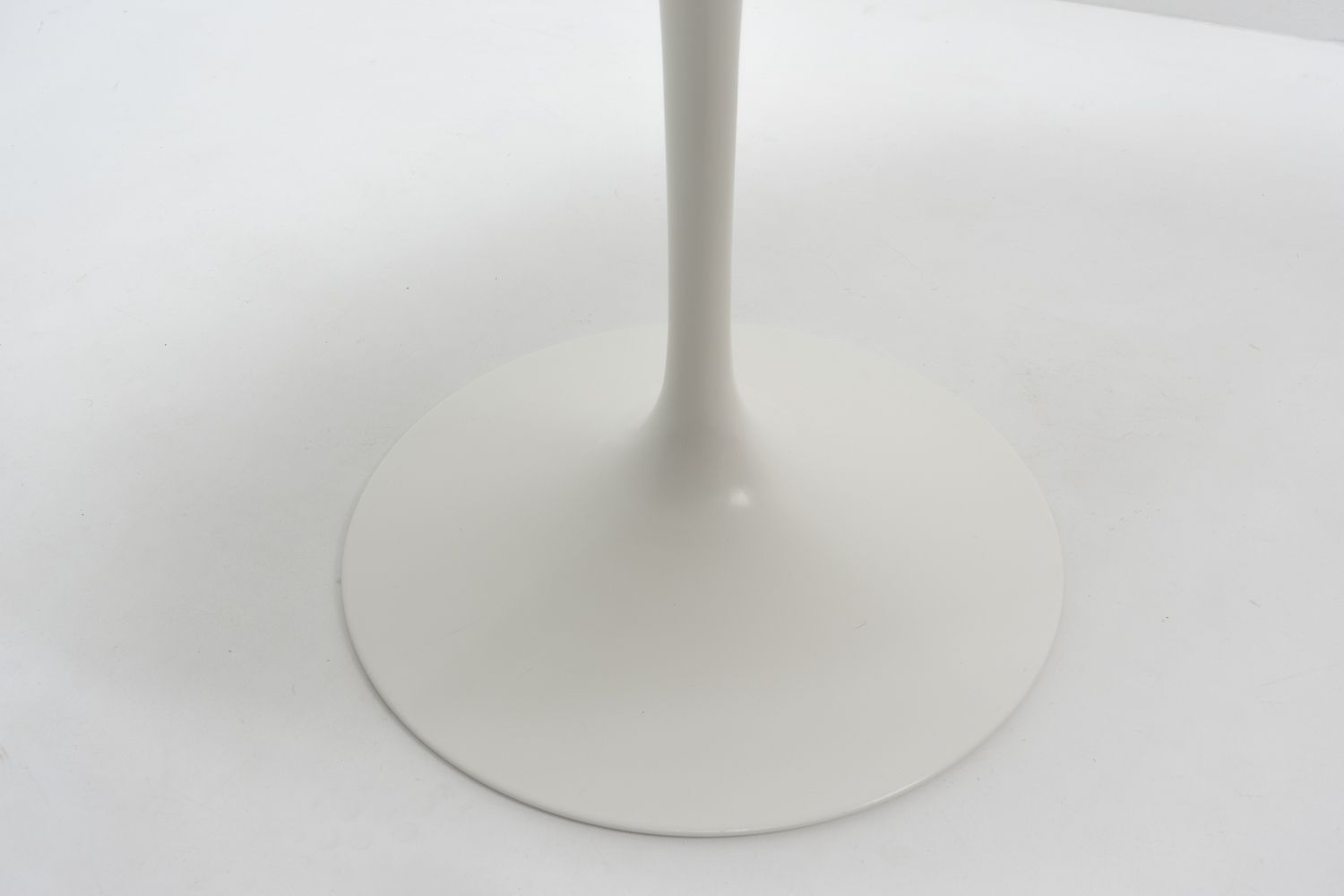 photo vinterior Saarinen Round Marble Dining Table For Knoll, 1970s