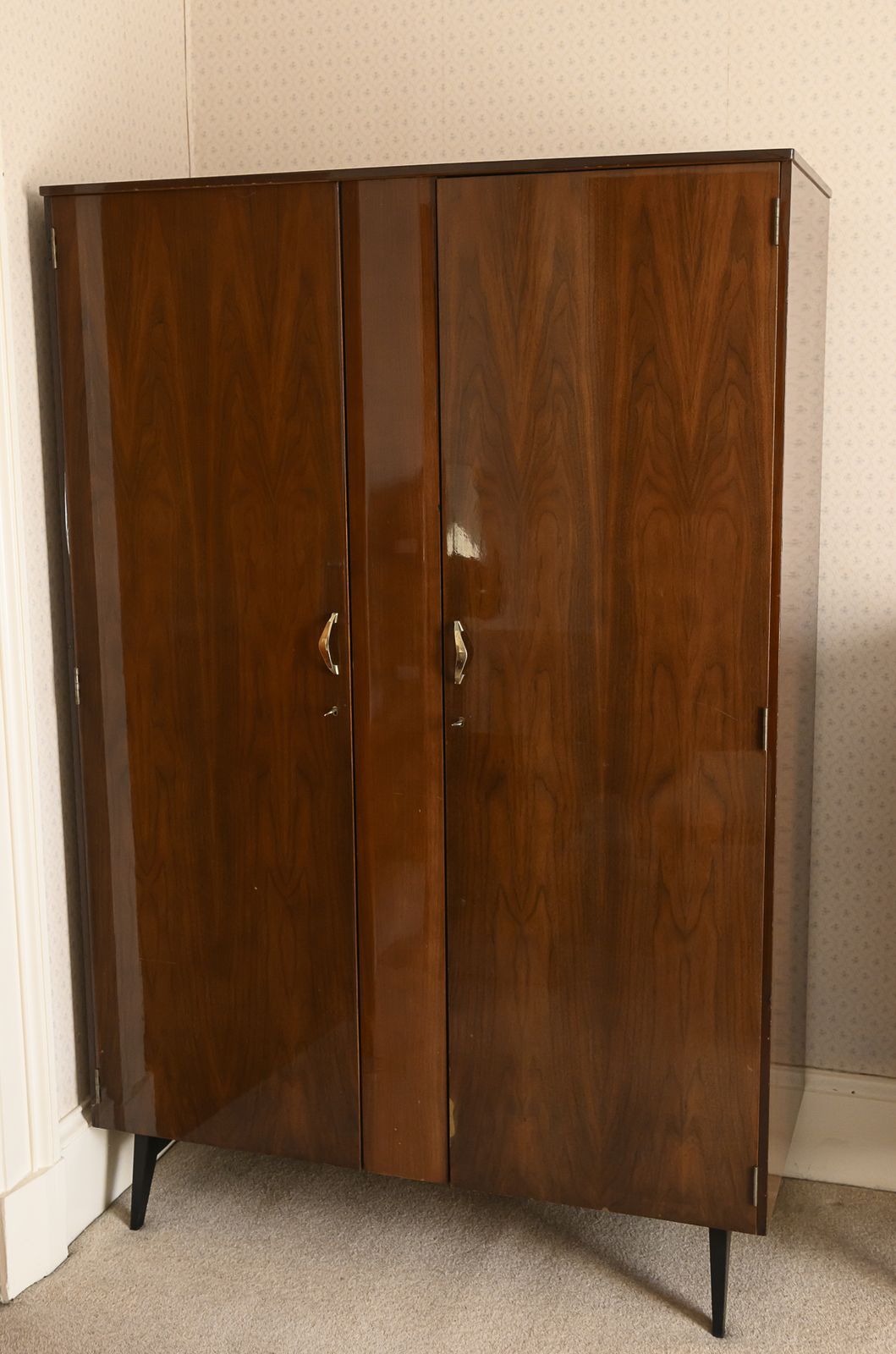Meredew Mid Century Walnut Veneer Large Wardrobe