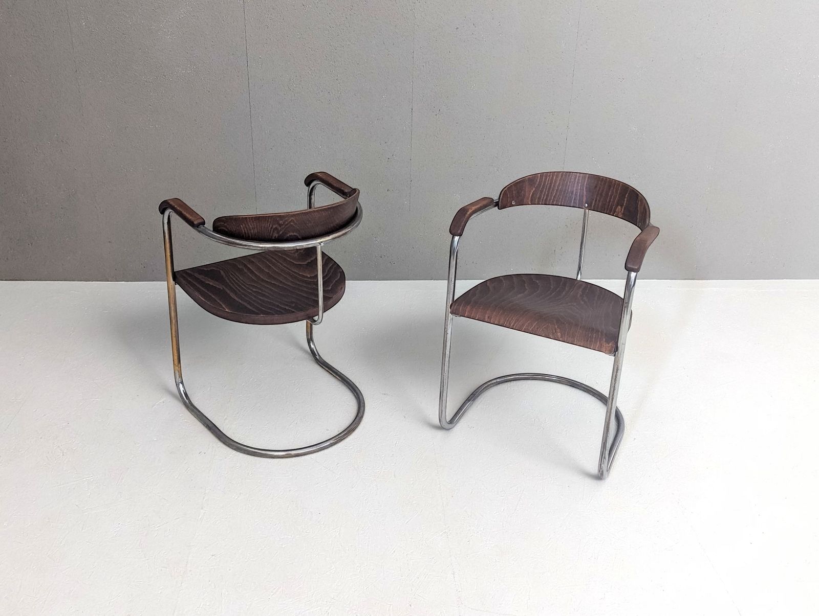 Pair Of Ss 33 Cantilever Armchairs By Hans & Wassili Luckhardt, 1930s photo vinterior