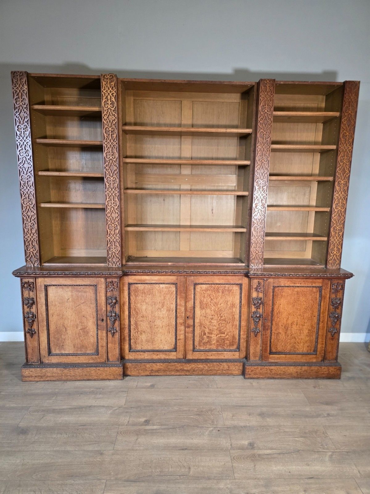 photo vintage Antique Country House Pollard Oak Inverted Breakfront Bookcase 1860s
