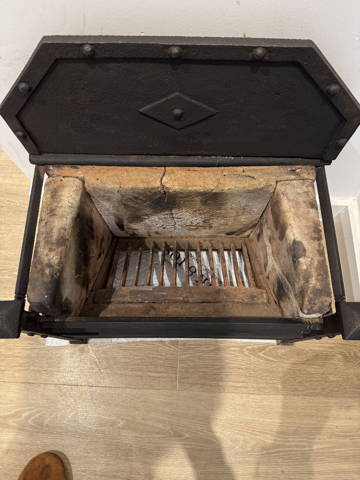 Vintage Cast Iron Fire Grate With Original Fire Bricks – Early 20th Century Further Reductions: photo for sale