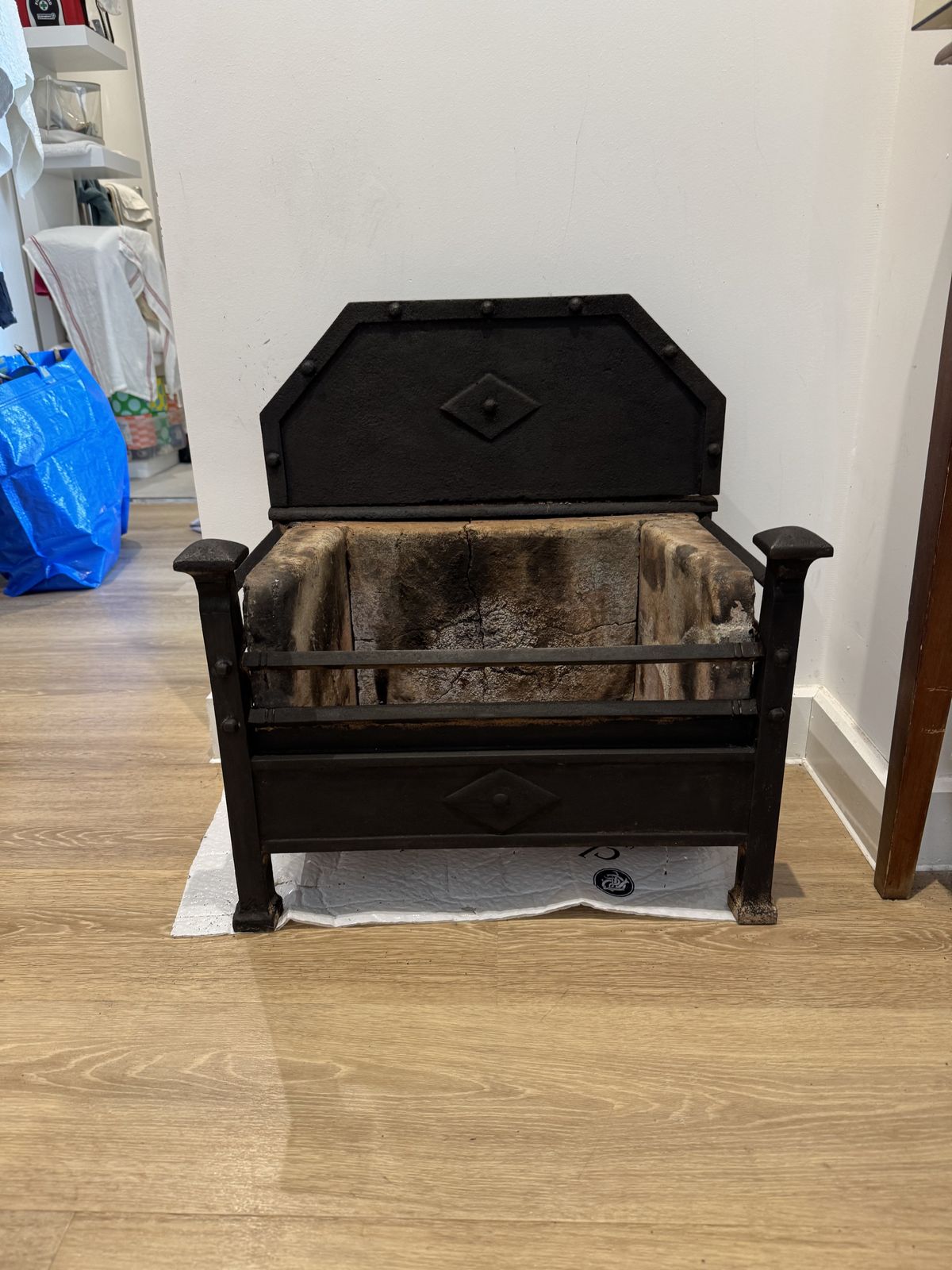 Vintage Cast Iron Fire Grate With Original Fire Bricks – Early 20th Century Further Reductions: photo 200.0
