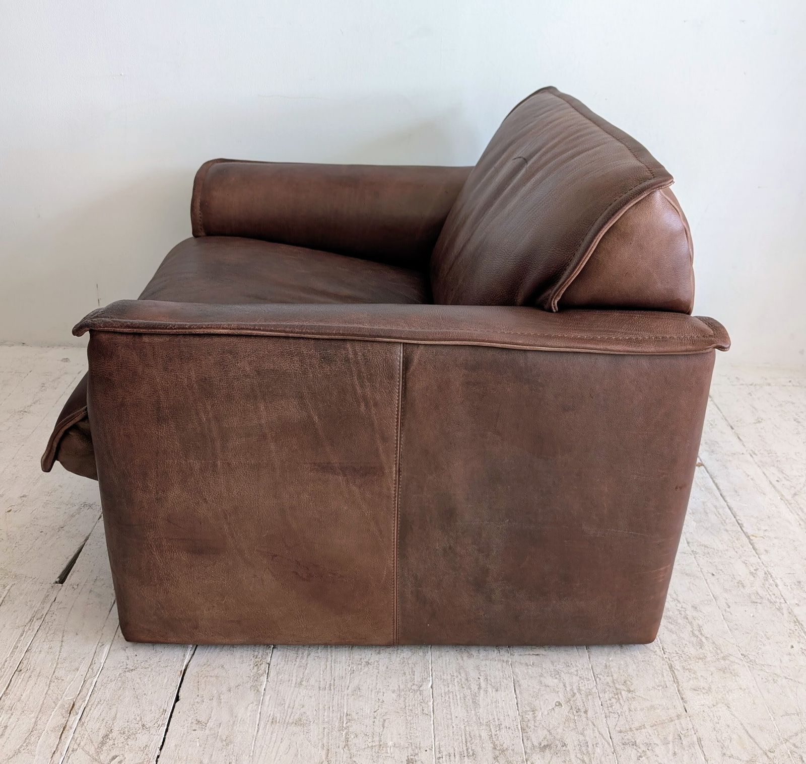 Large Vintage Dutch Mid Century Buffalo Leather Armchair By Leolux, 1970s photo vintage