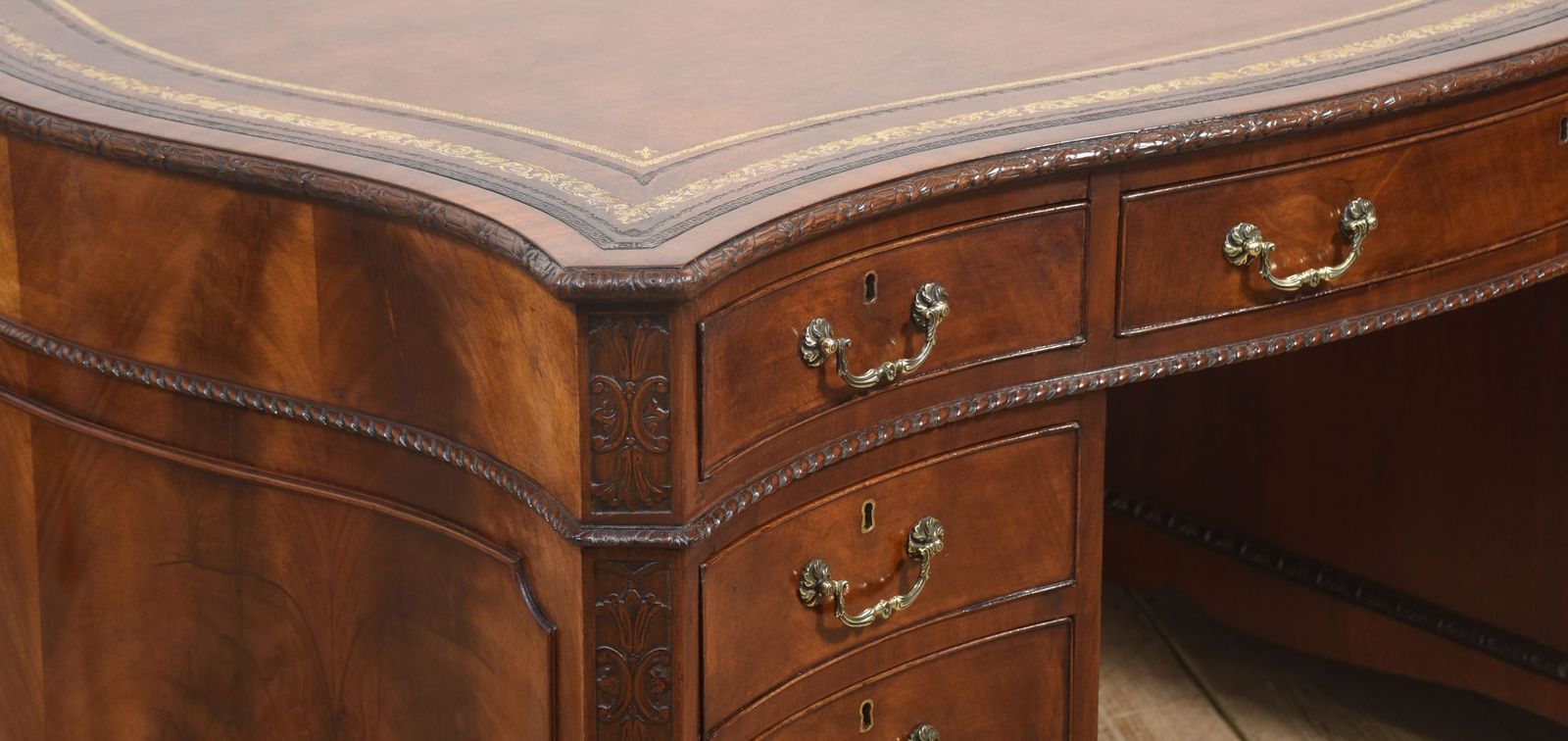 photo vintage Chippendale Revival Mahogany Serpentine Partner’s Desk
