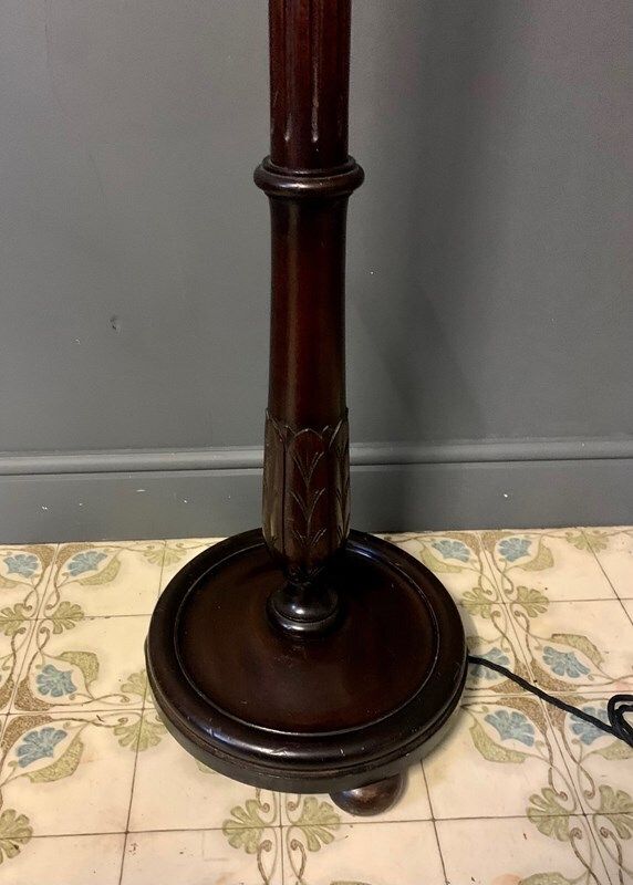 Antique Wooden Floor / Standard Lamp photo Lighting