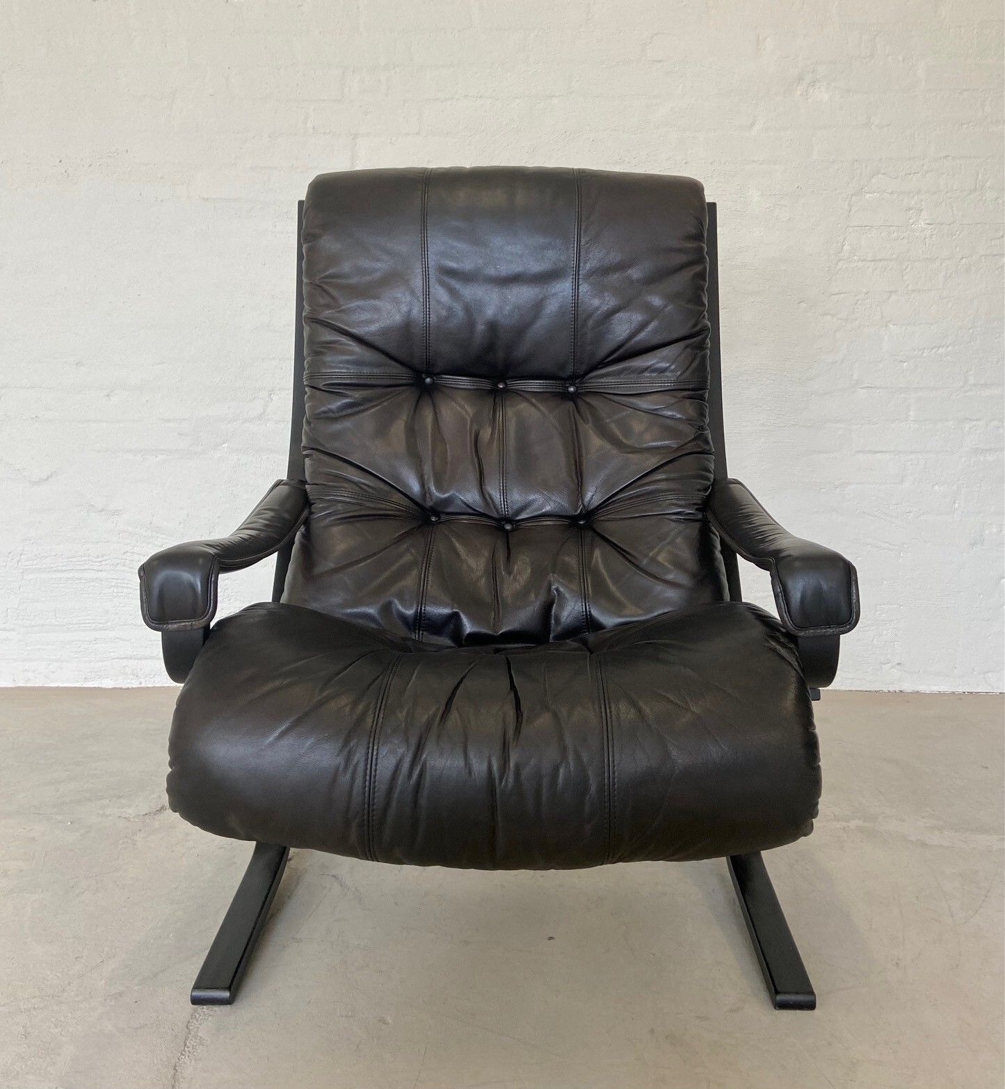 Vintage Mid Century  Scandinavian Black Leather Lounge Chair By Ingmar Relling photo buy