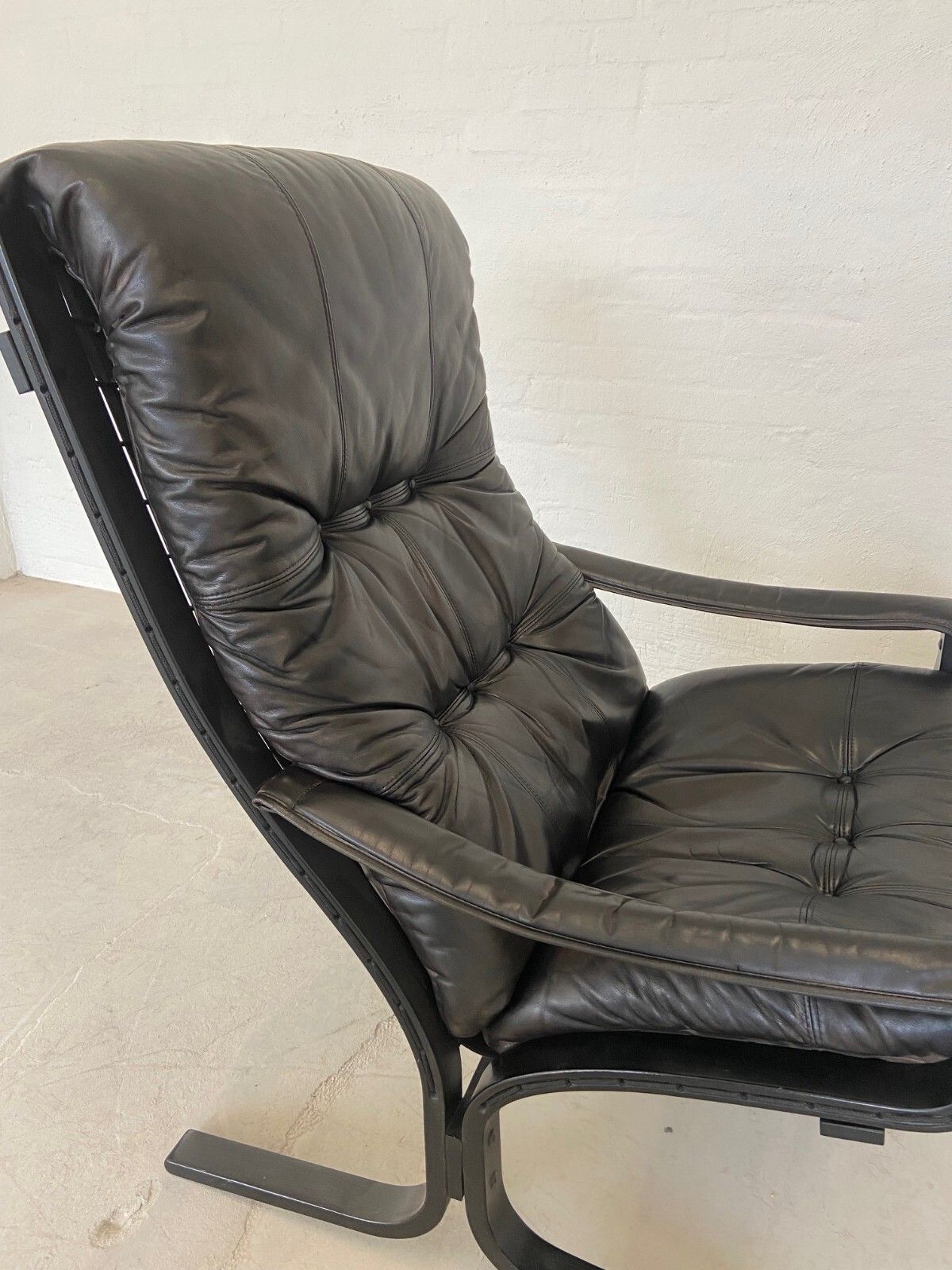 Vintage Mid Century  Scandinavian Black Leather Lounge Chair By Ingmar Relling photo vintage