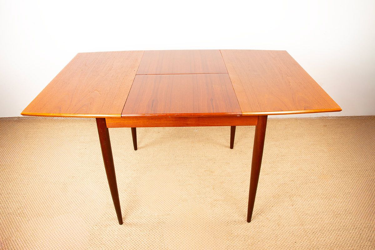 1200.0 Petite table à manger danoise carrée/oblongue extensible en teck, années 1960. photo
