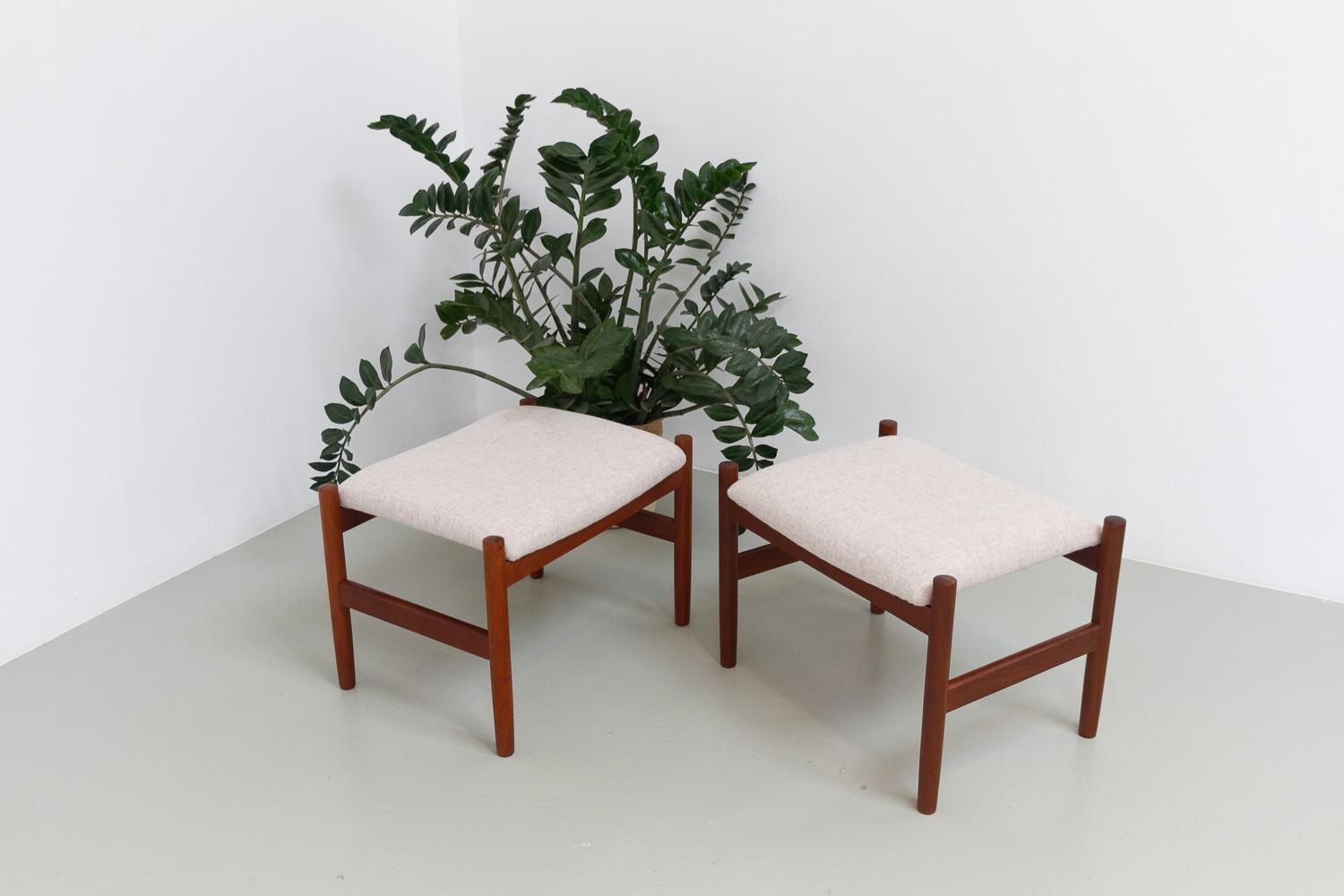 photo vinterior Danish Modern Teak And Wool Ottomans By Hugo Frandsen, 1960s, Set Of 2