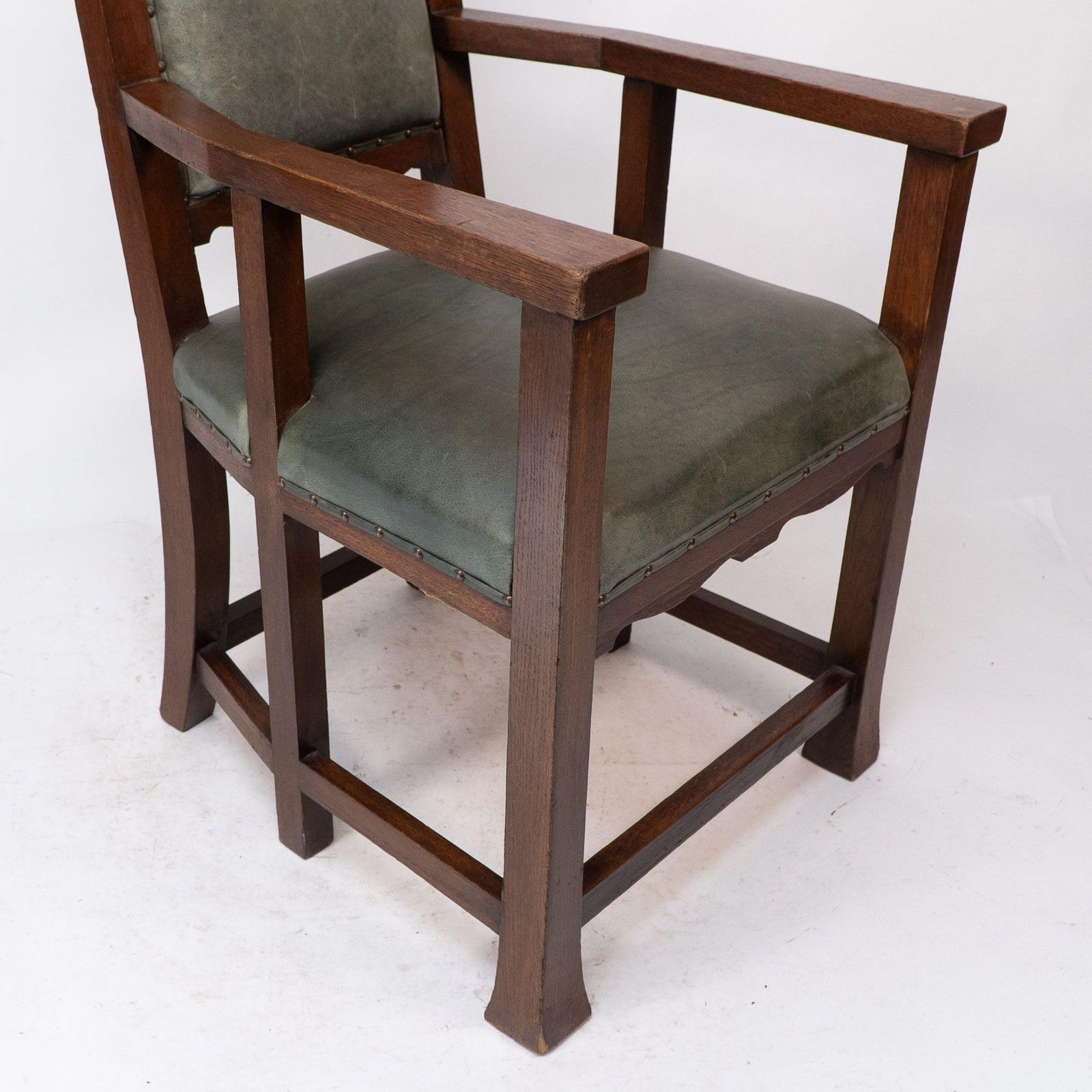 photo vinterior Heal And Son (Attributed). An Arts And Crafts Six Legged Oak Armchair