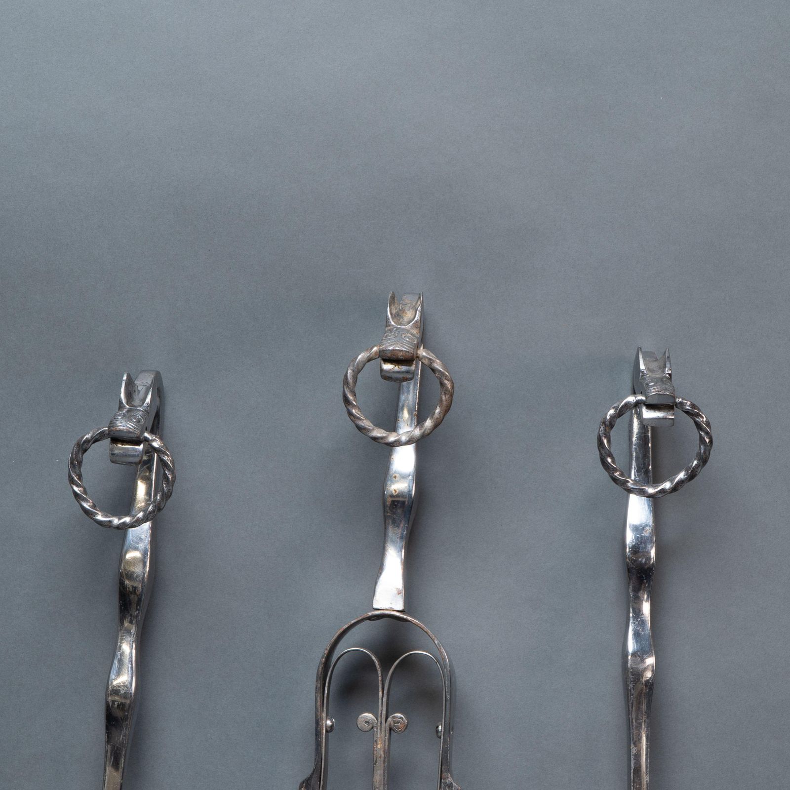 A Set Of Arts & Crafts Cotswold School Polished Steel Hand Wrought Fire Utensils photo vinterior