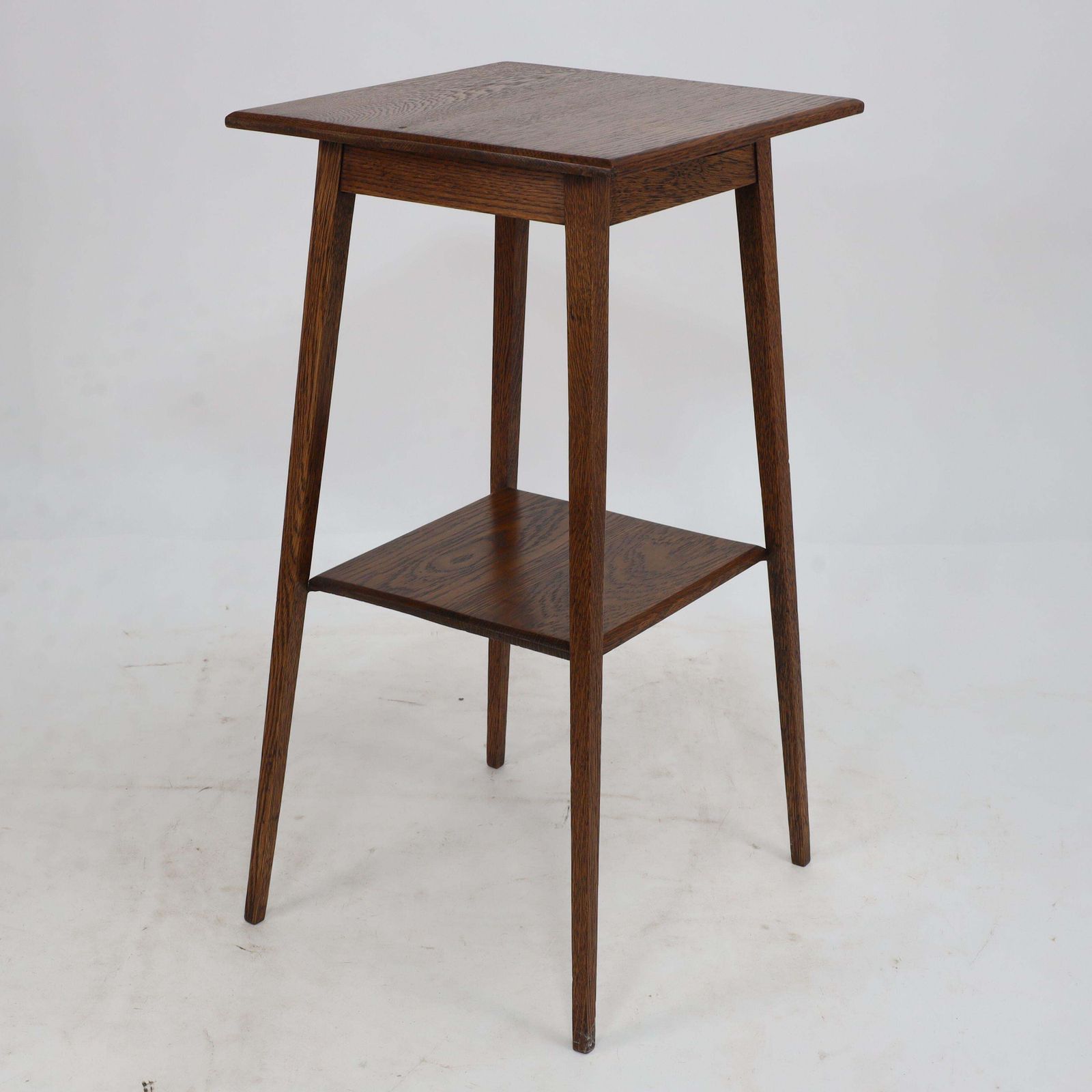 Waring And Gillow. A Good Quality Little Arts And Crafts Oak Sidetable photo vinterior
