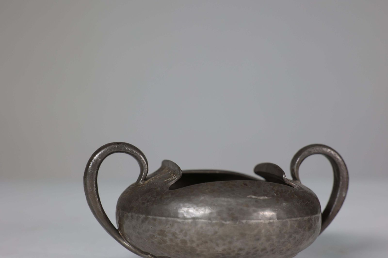 photo vintage Liberty And Co. An English Pewter 0966 Arts And Crafts Milk And Sugar Bowl