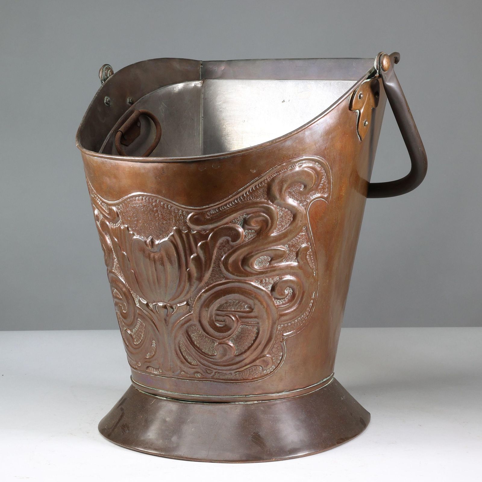 Townshend's Birmingham (Stamped). An Impressive Arts & Crafts Copper Coal Bucket photo for sale
