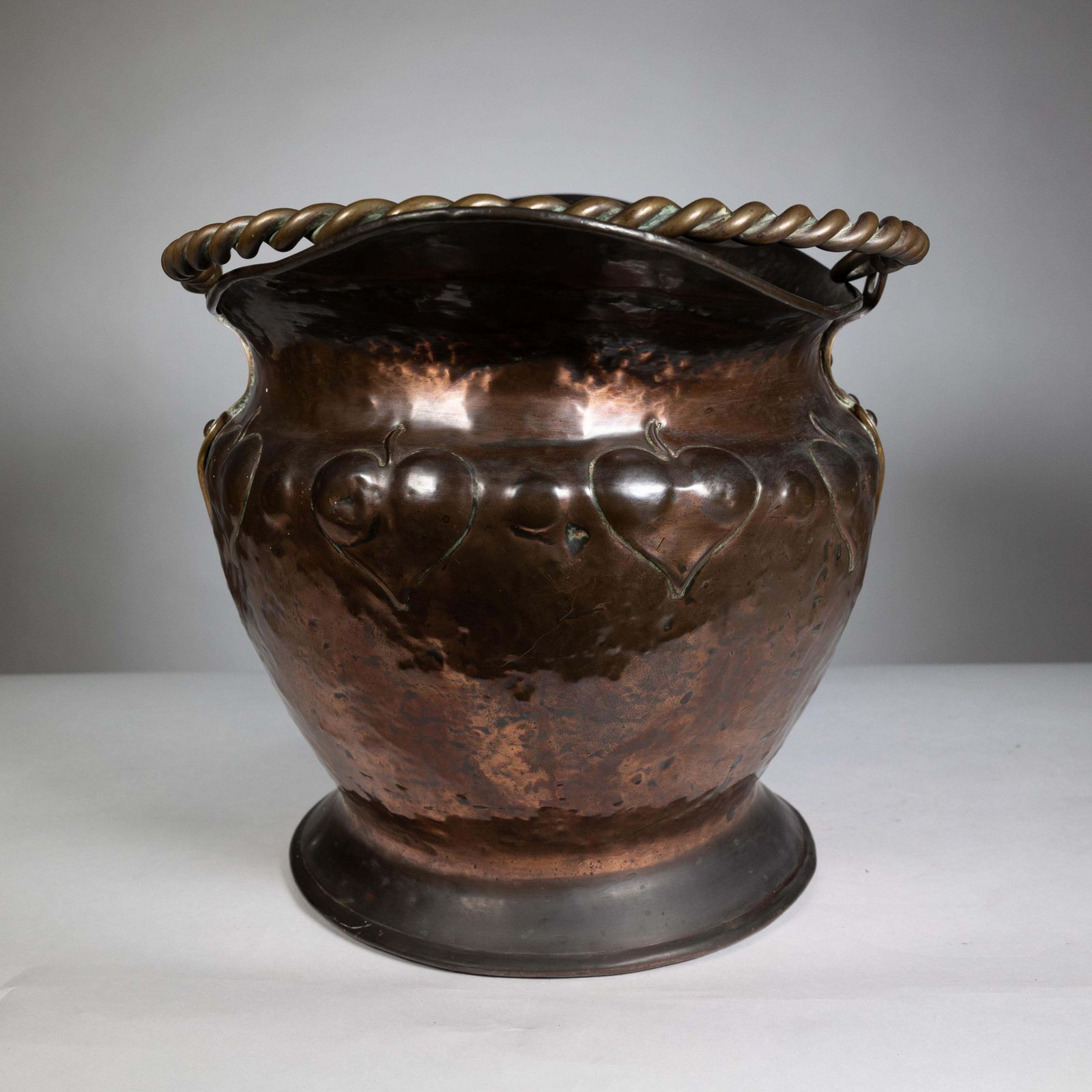 Arts & Crafts Copper Coal Bucket W. Repousse Leaf Decoration & Rope Twist Handle photo Home Fixtures