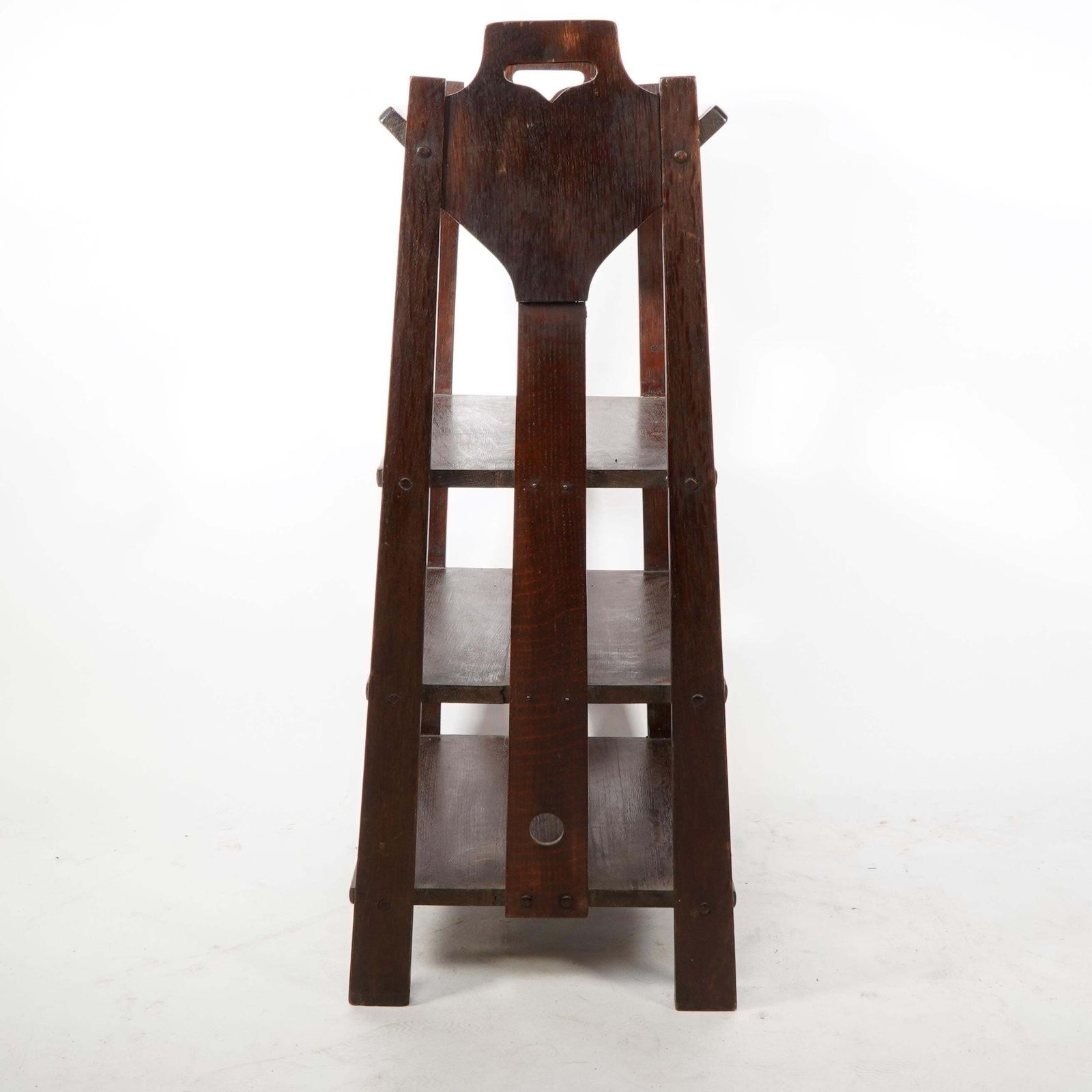 Lakeside Craft Shop. An American Arts And Crafts Oak Bookcase photo vinterior