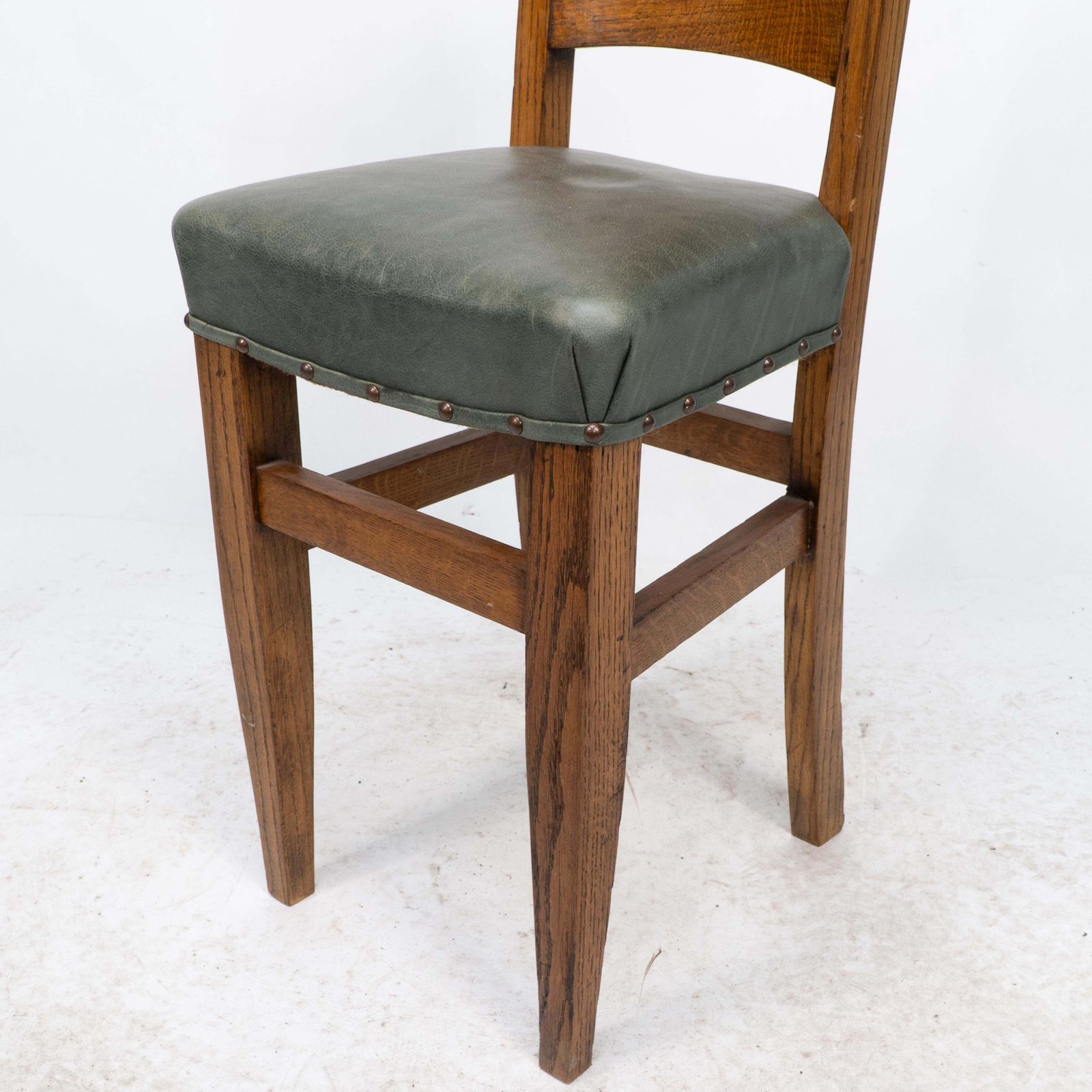 photo vintage William Birch. An Arts & Crafts High Seat Music Chair With Leather Seat