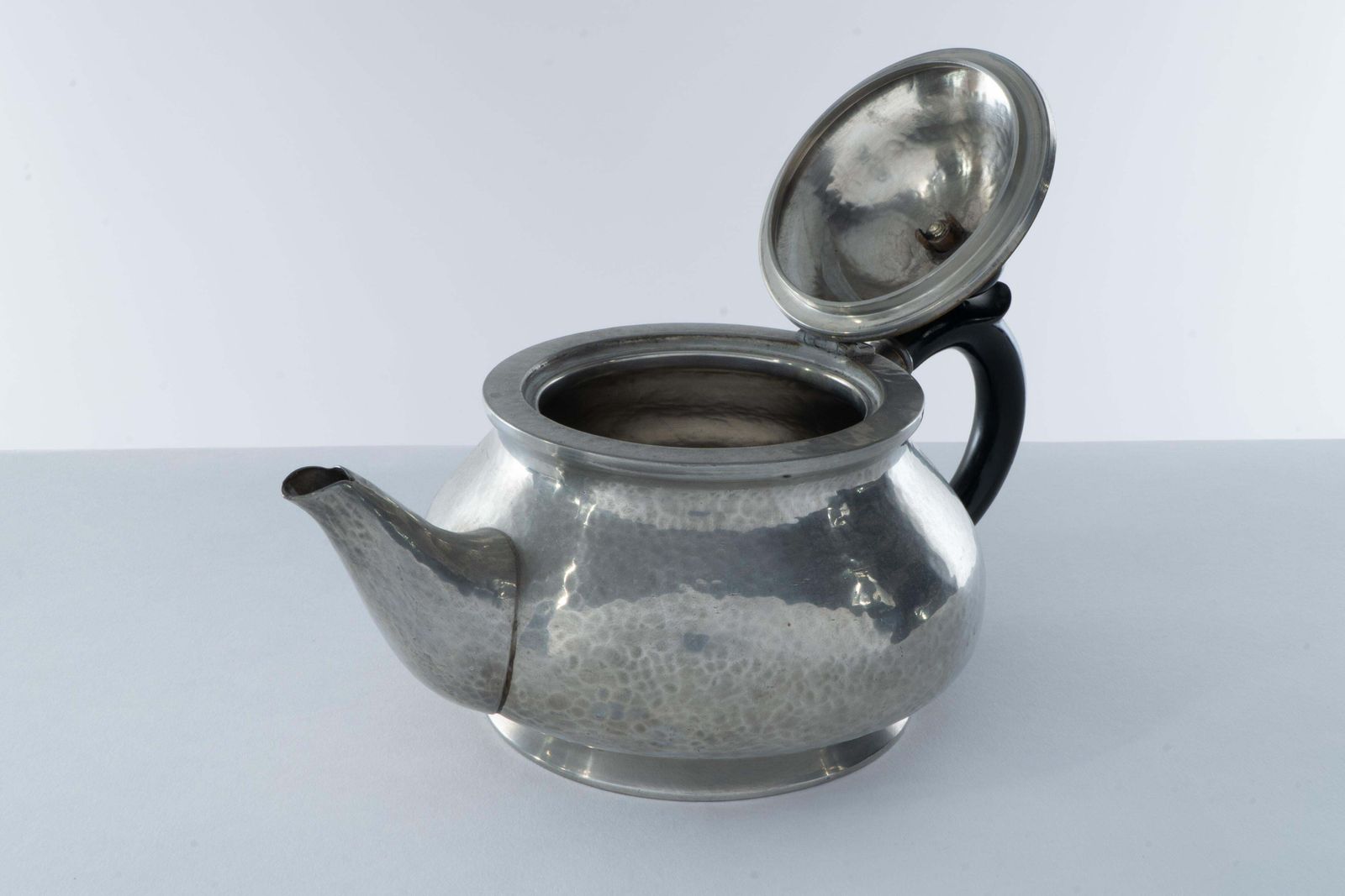 Liberty And Co. An Arts And Crafts Six Piece Pewter Tudric Tea Set photo vinterior