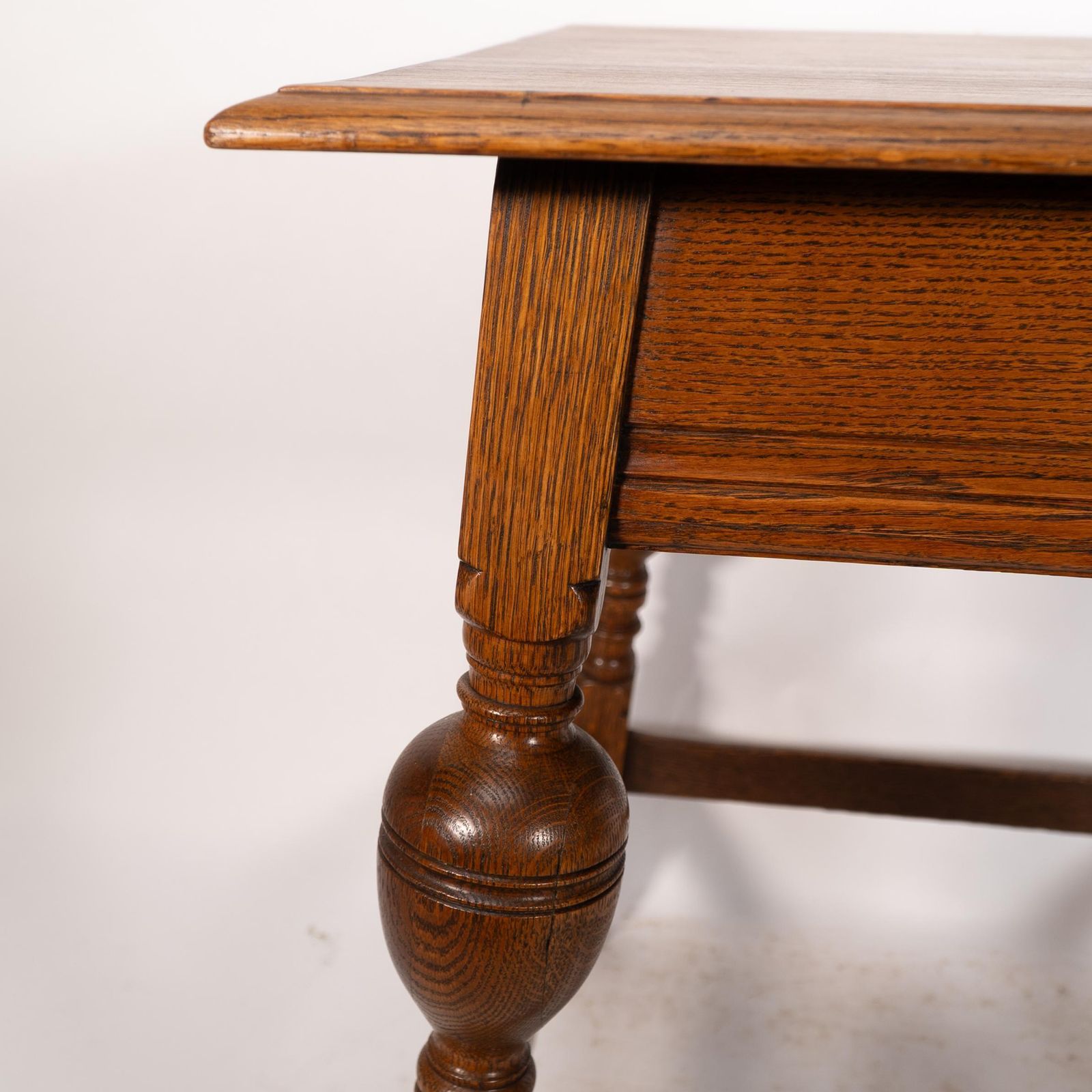 photo vinterior Arts & Crafts Oak Table Illustrated In The Liberty & Co 1907 Furniture Catalogue