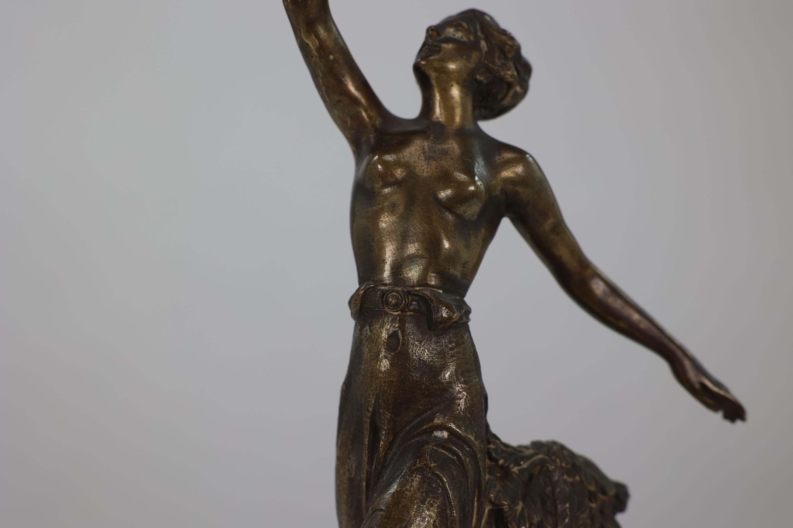 B V Fernandez. An Art Deco Bronze Figure On An Onyx Base photo 612.0