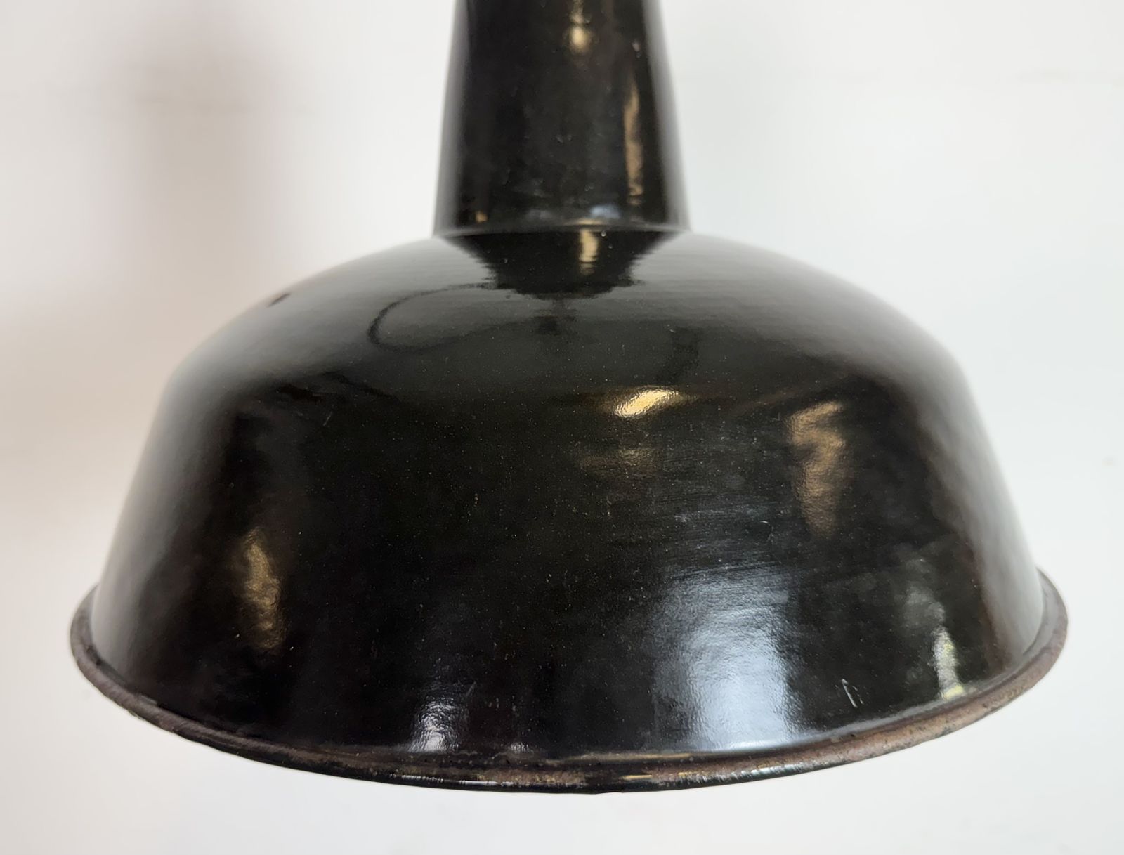 photo vintage Industrial Black Enamel Factory Lamp With Cast Iron Top, 1950s