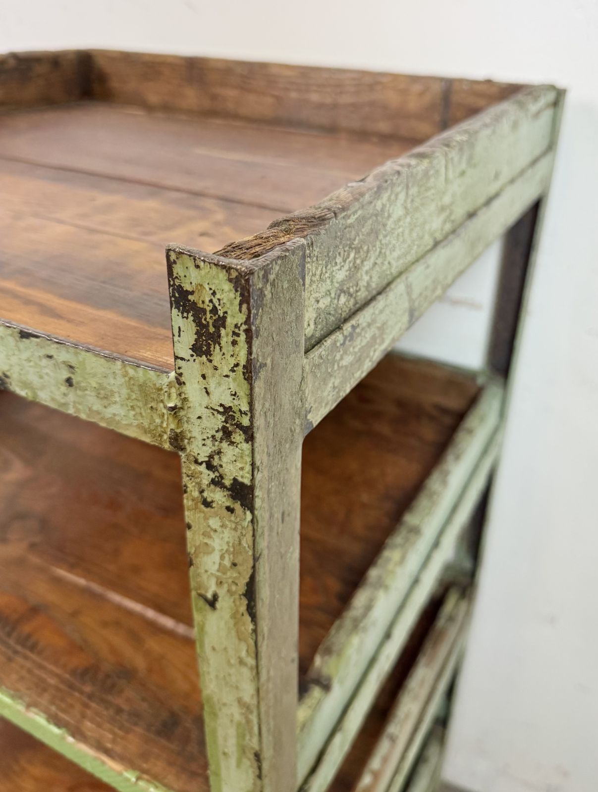Green Industrial Shelf, 1960s, Iron photo vinterior