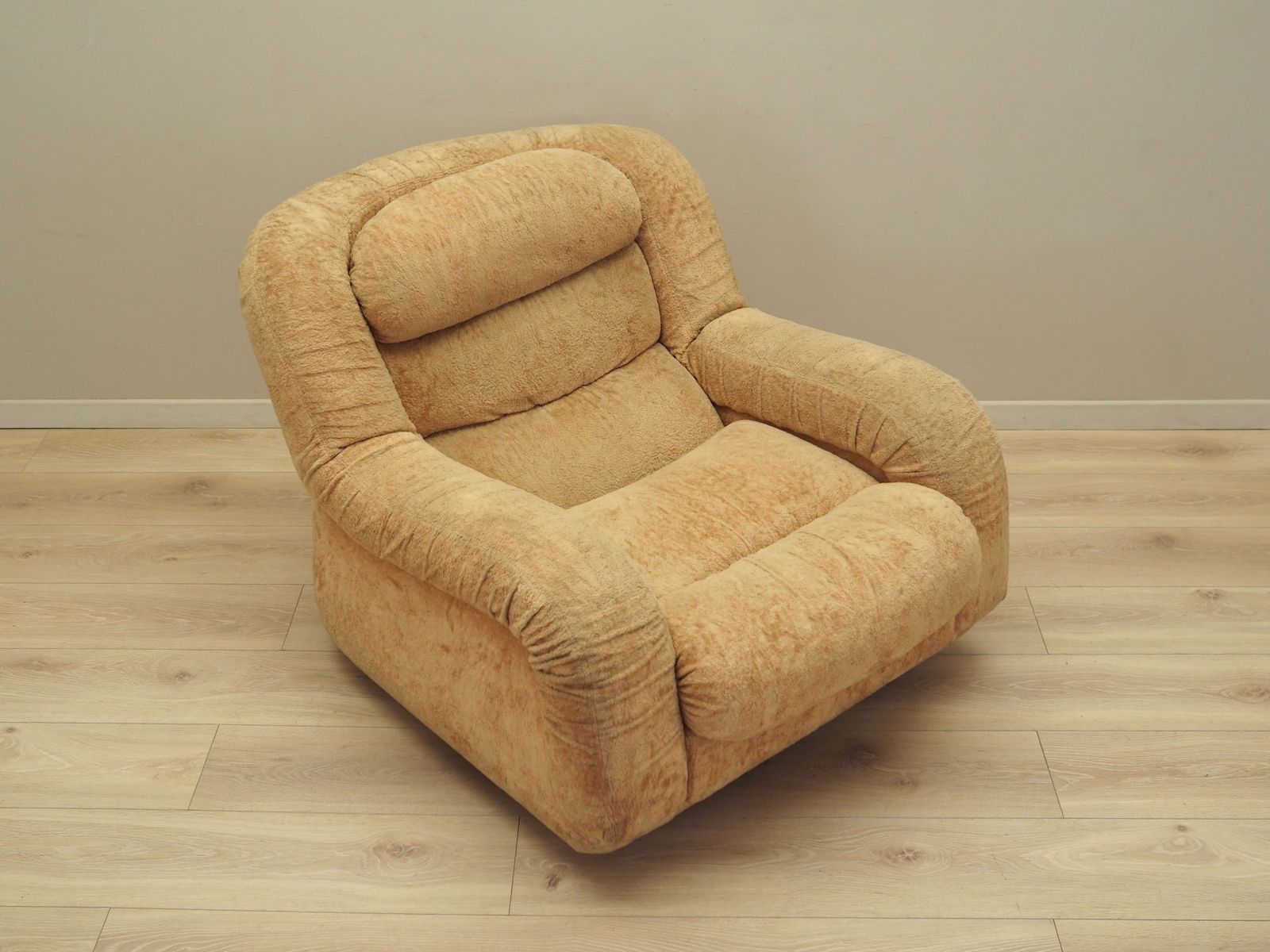 photo for sale Beige Armchair Italian Design 1960s Production: Italy
