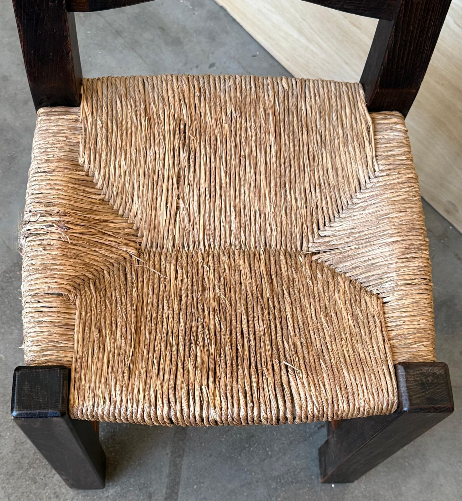 Ensemble de six chaises espagnoles en noyer massif avec assise cannée, XIXe siècle photo vintage